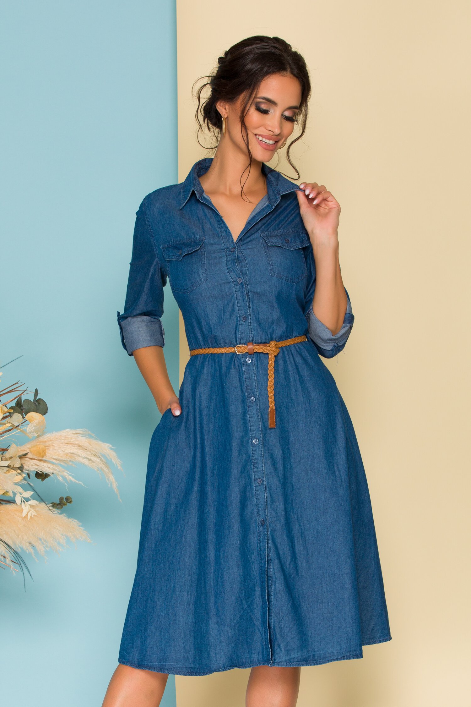 Rochie Felly tip camasa din denim accesorizata cu o curea in talie