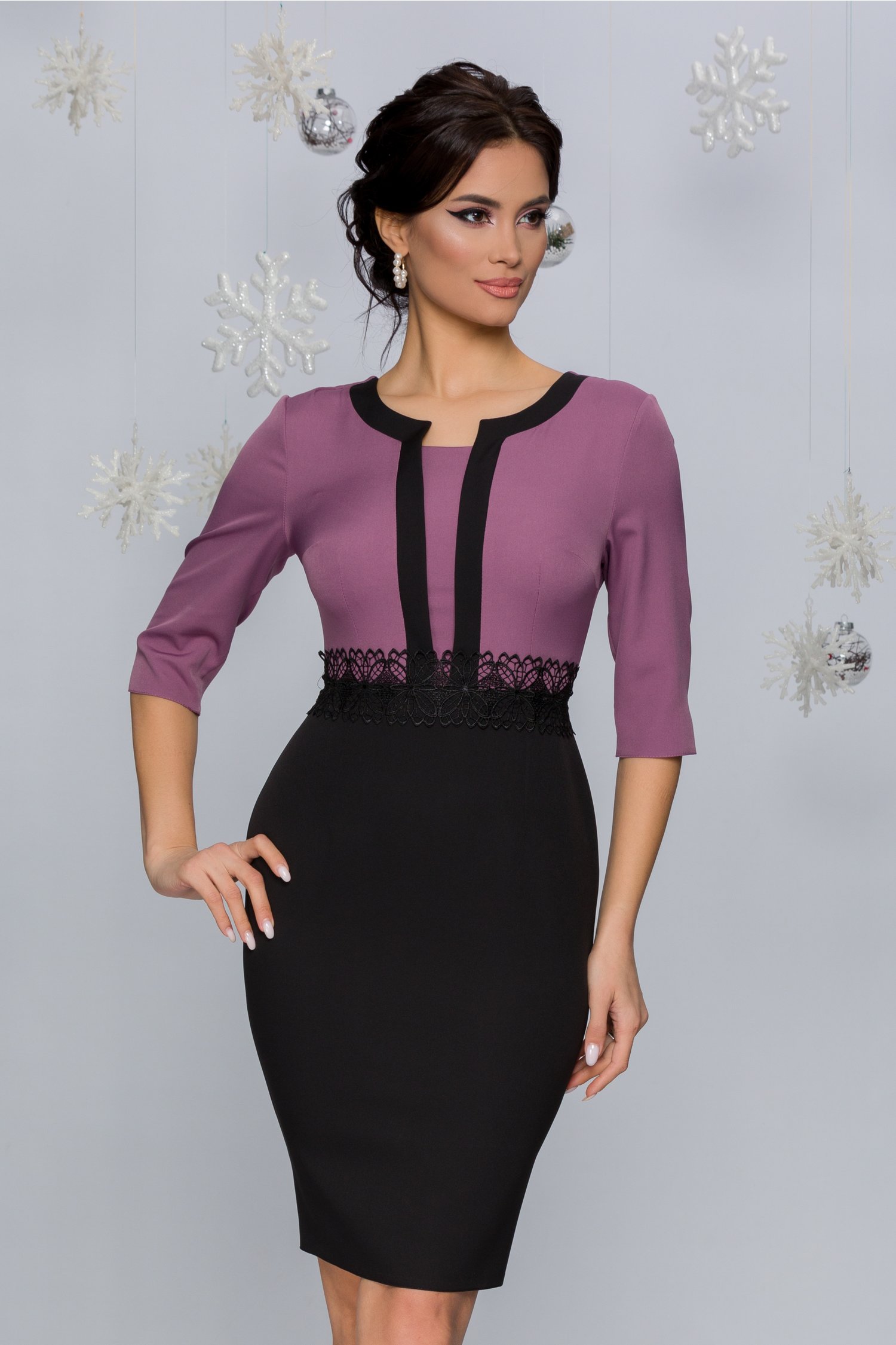 Rochie gabrielle neagra cu bustul lila si broderie in talie