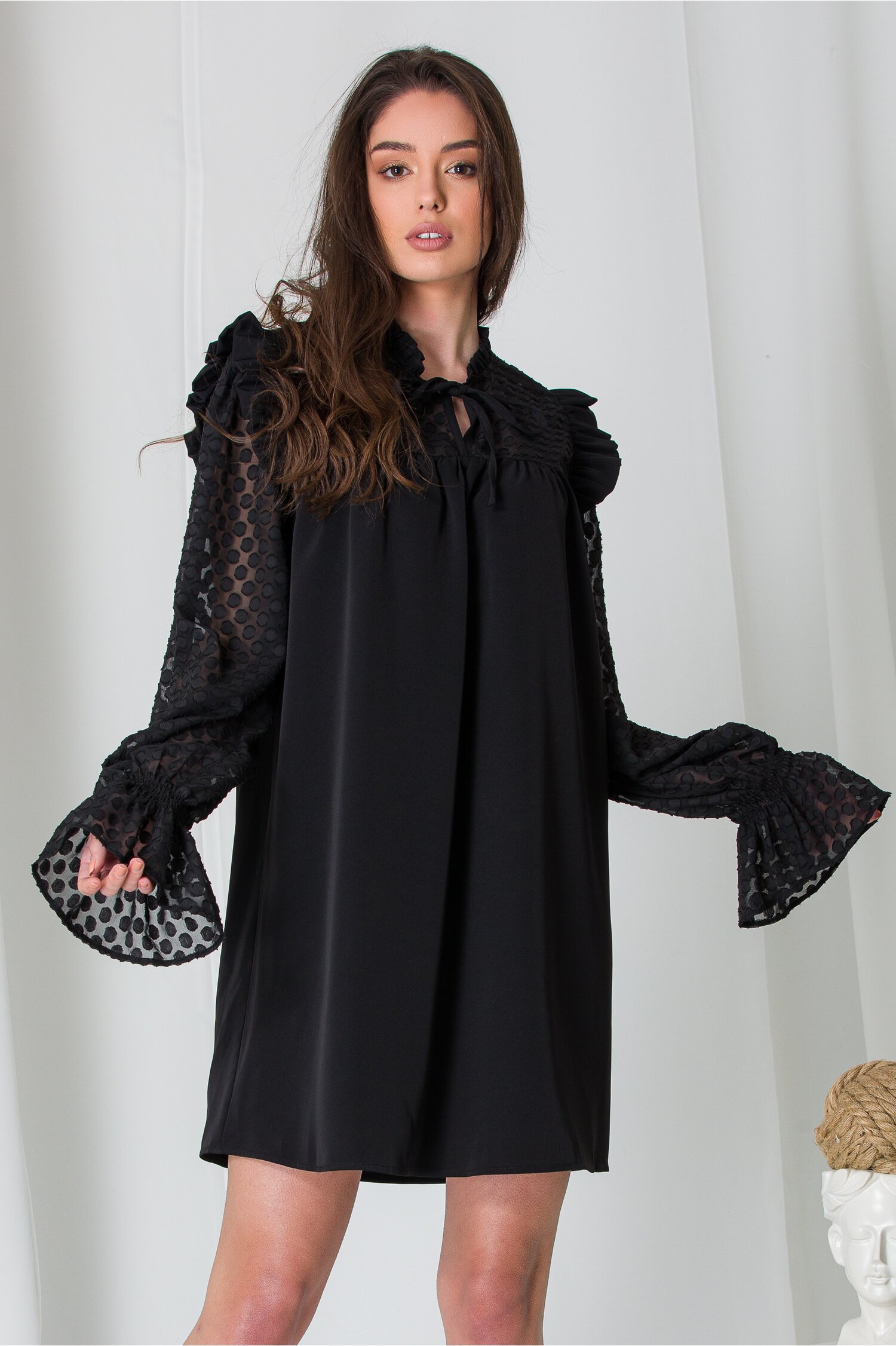 Rochie ingrid neagra cu maneci din voal cu buline