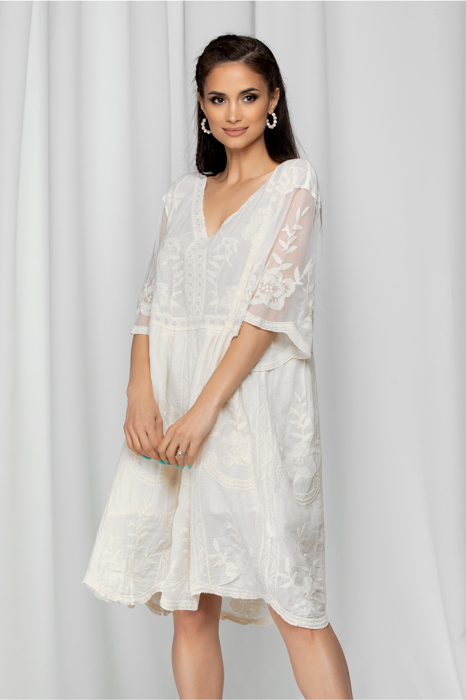 Rochie ionela ivory cu decolteu in v si broderie