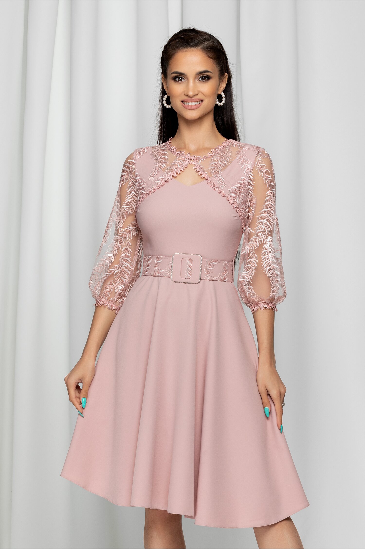 Rochie irma roz accesorizata cu tulle si broderie