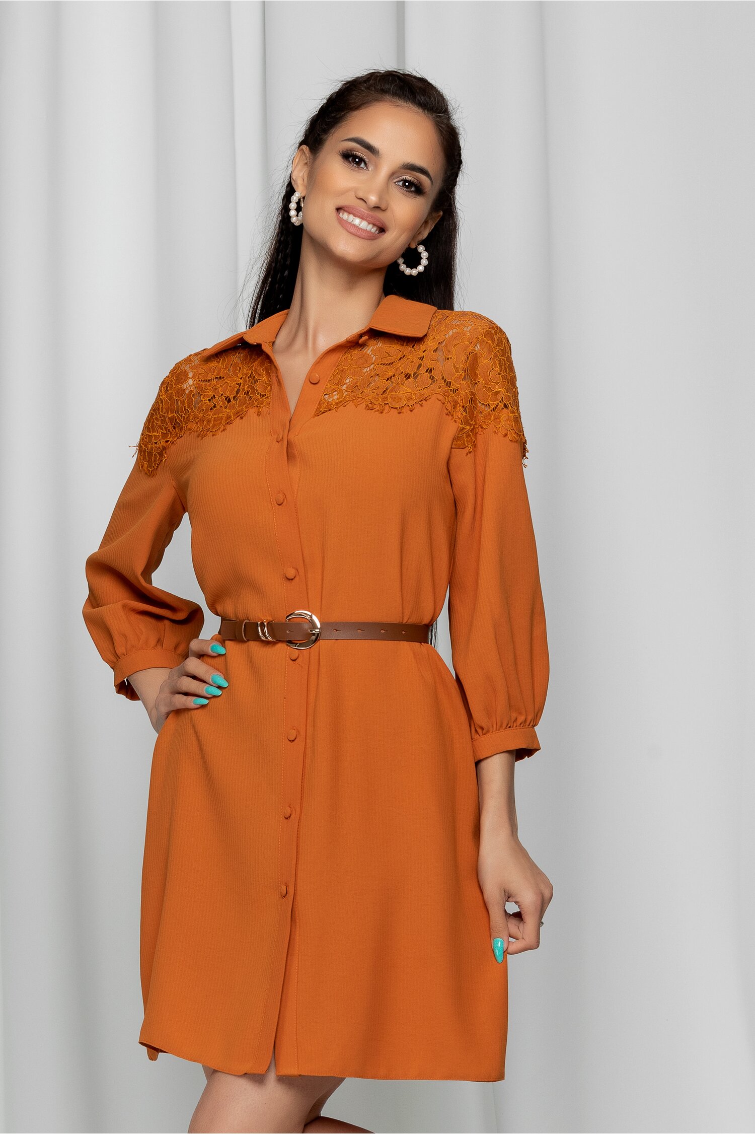 Rochie iustina caramizie tip camasa accesorizata cu dantela