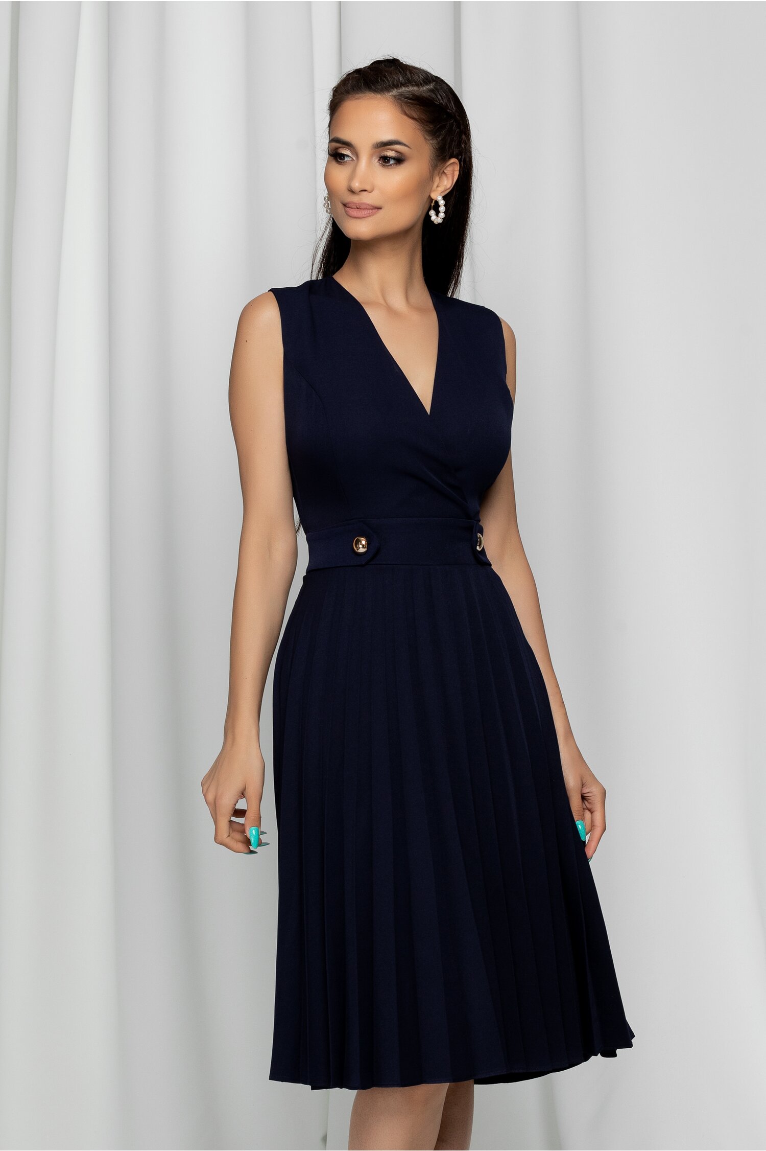 Rochie ivana bleumarin cu pliuri si decolteu petrecut