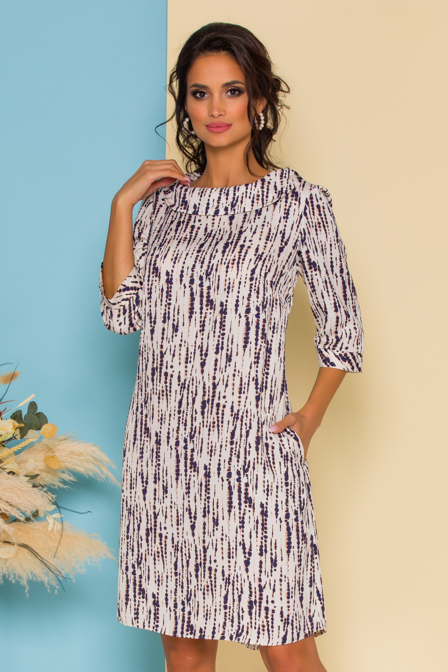 Rochie Jasmi alba cu imprimeuri bleumarin