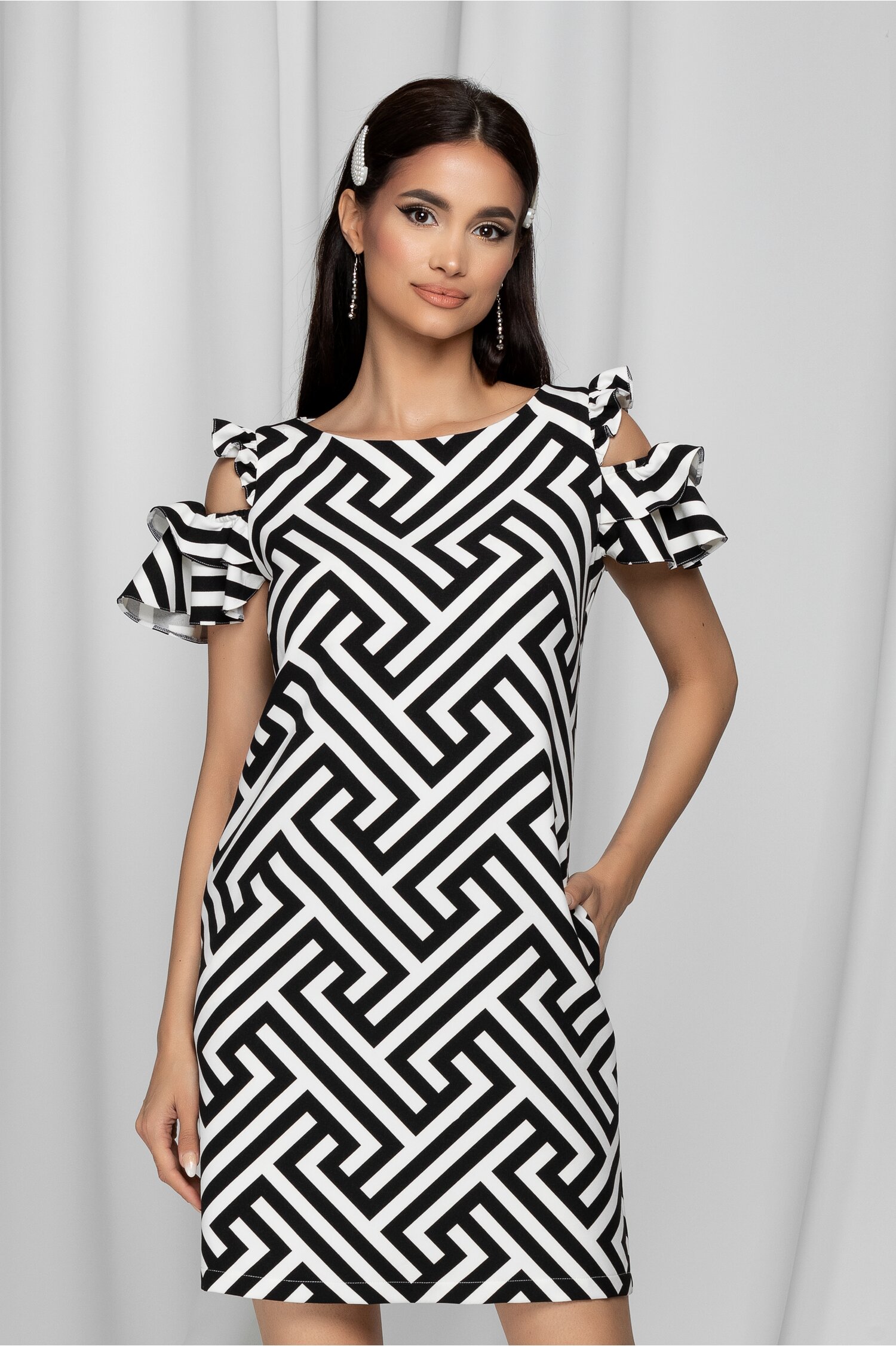 Rochie ladonna alba cu imprimeu in dungi negre si buzunare functionale