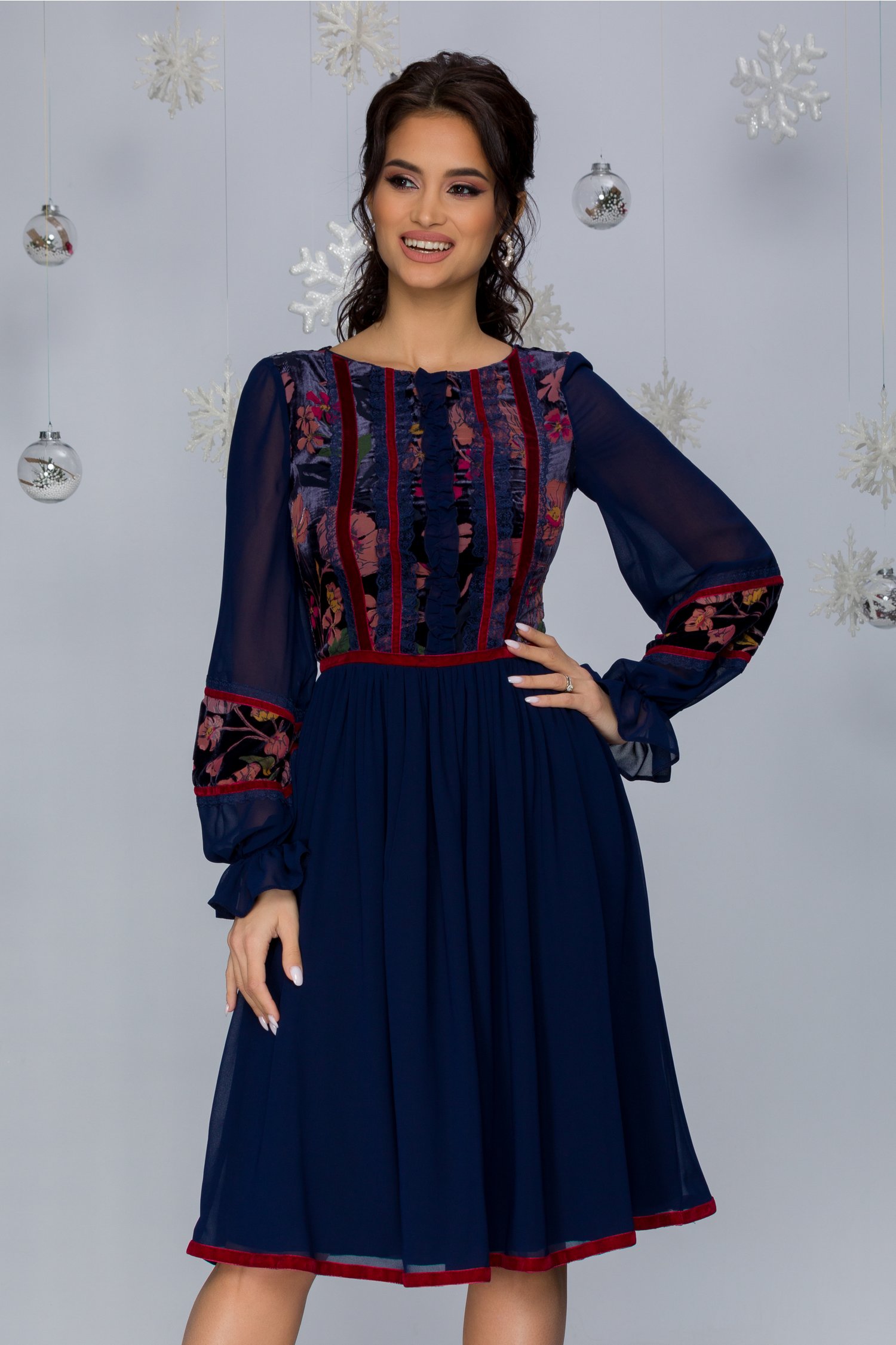 Rochie ladonna bleumarin din voal cu dantela la bust si insertii din catifea