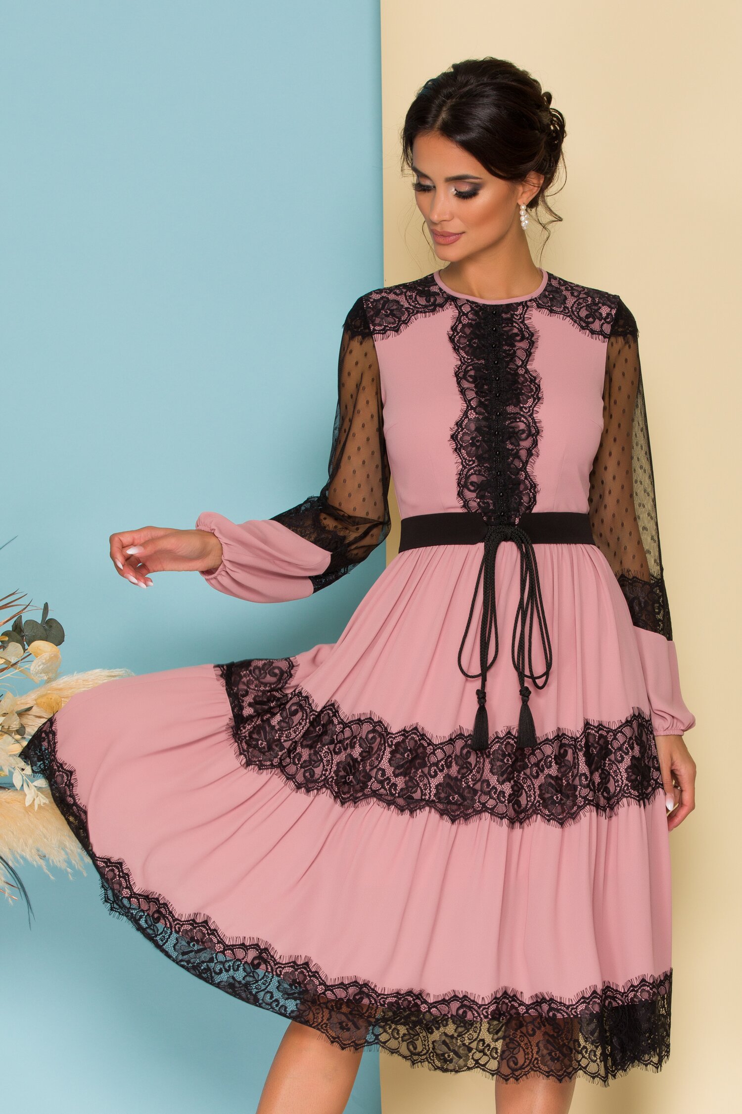 Rochie LaDonna by Catalin Botezatu roz cu dantela chantilly