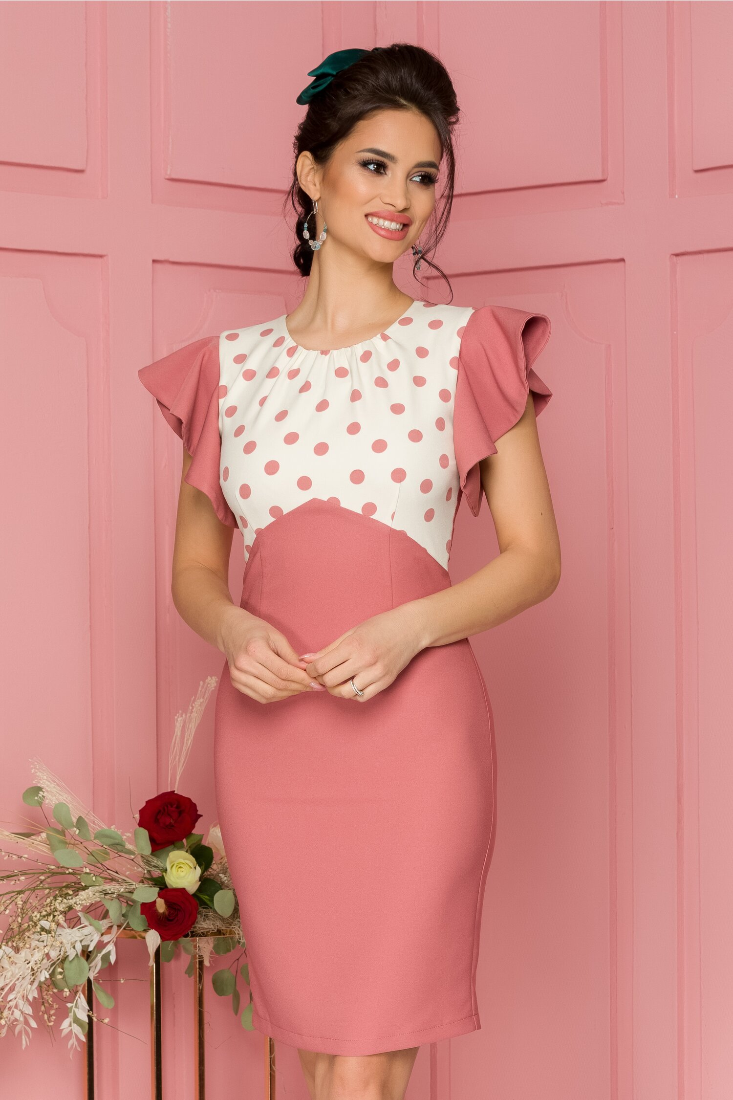 Rochie LaDonna conica roz prafuit cu buline la bust