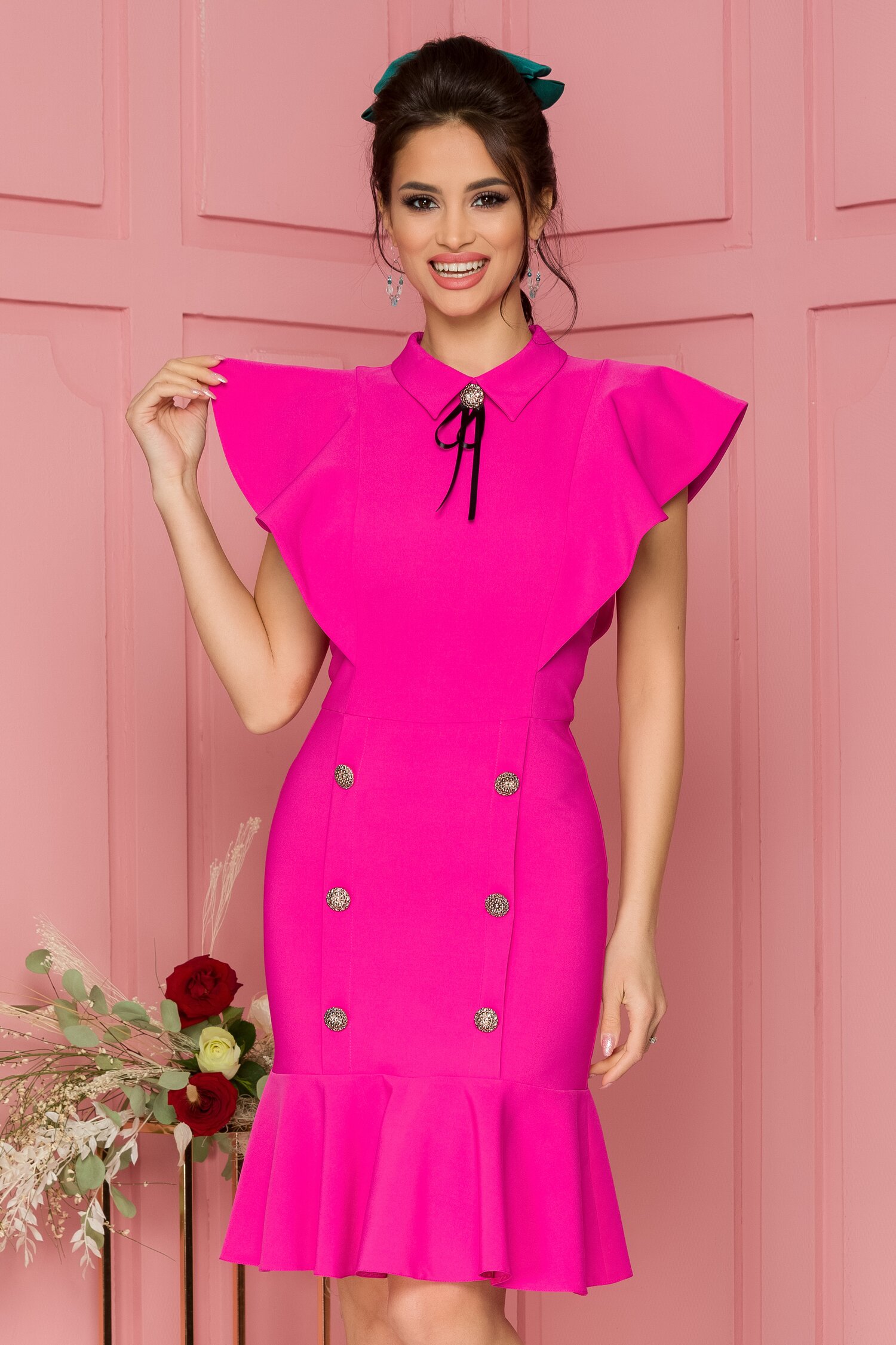 Rochie LaDonna fucsia cu nasturi si baza evazata tip volan