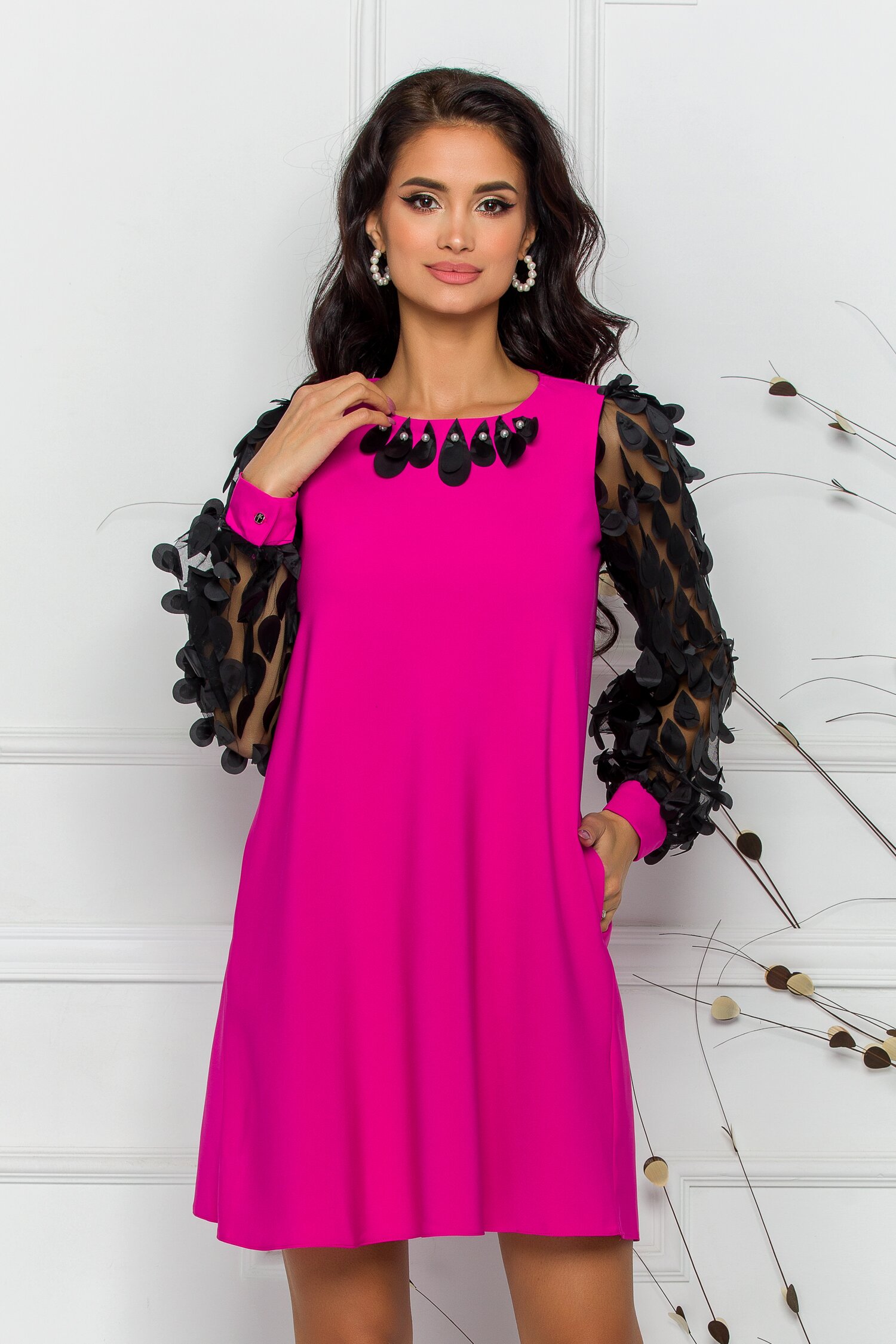 Rochie LaDonna fucsia in linie A cu aplicatii pe maneci si la decolteu