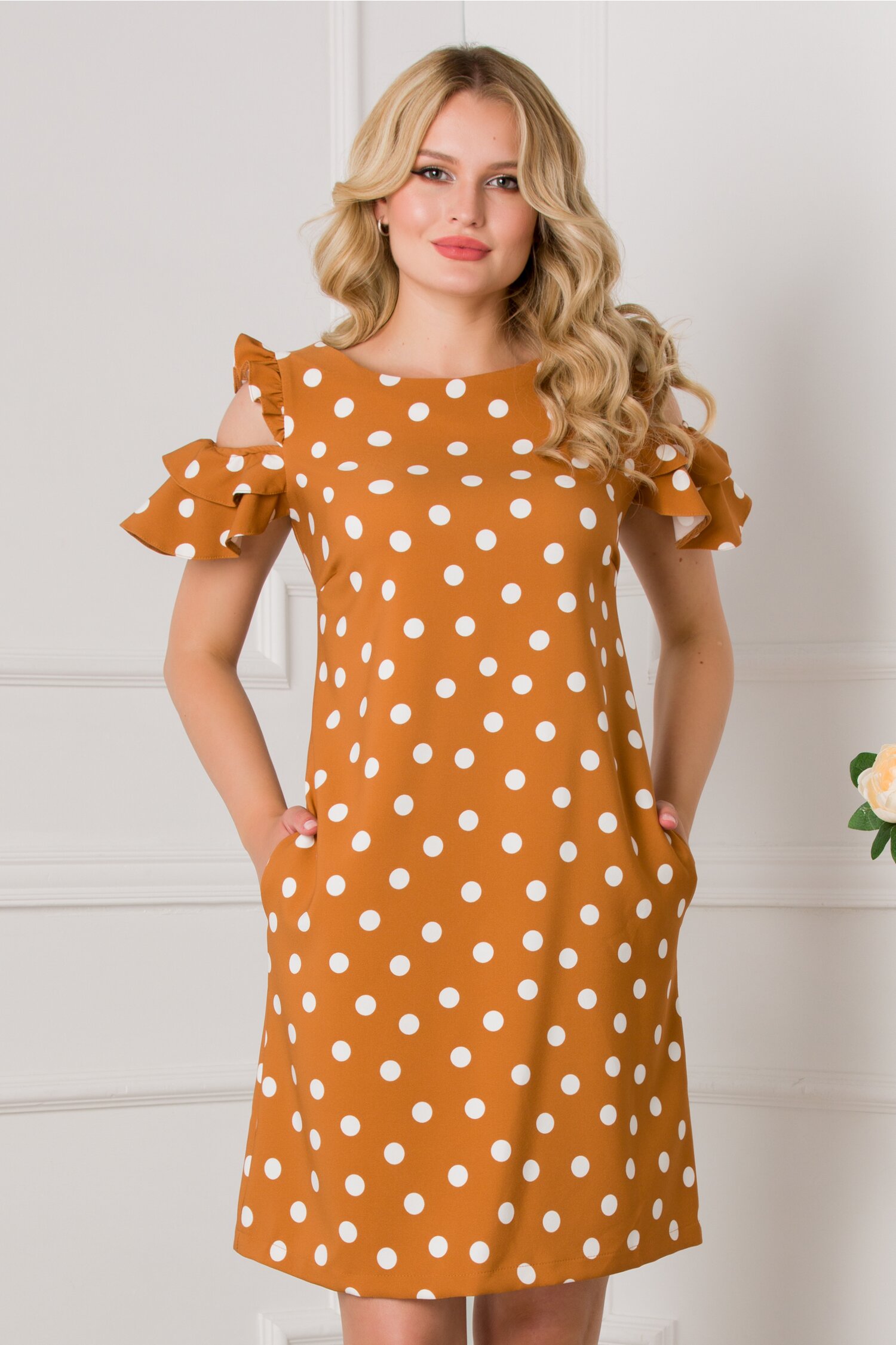 Rochie LaDonna maro cu buline si decupaje la umeri