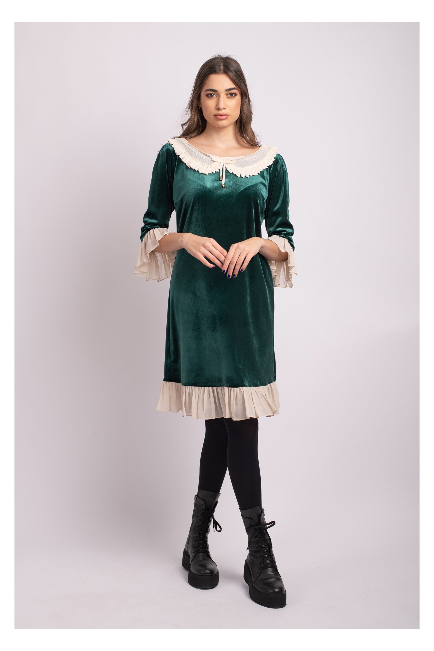 Rochie LaDonna verde din catifea cu insertii din voal crem
