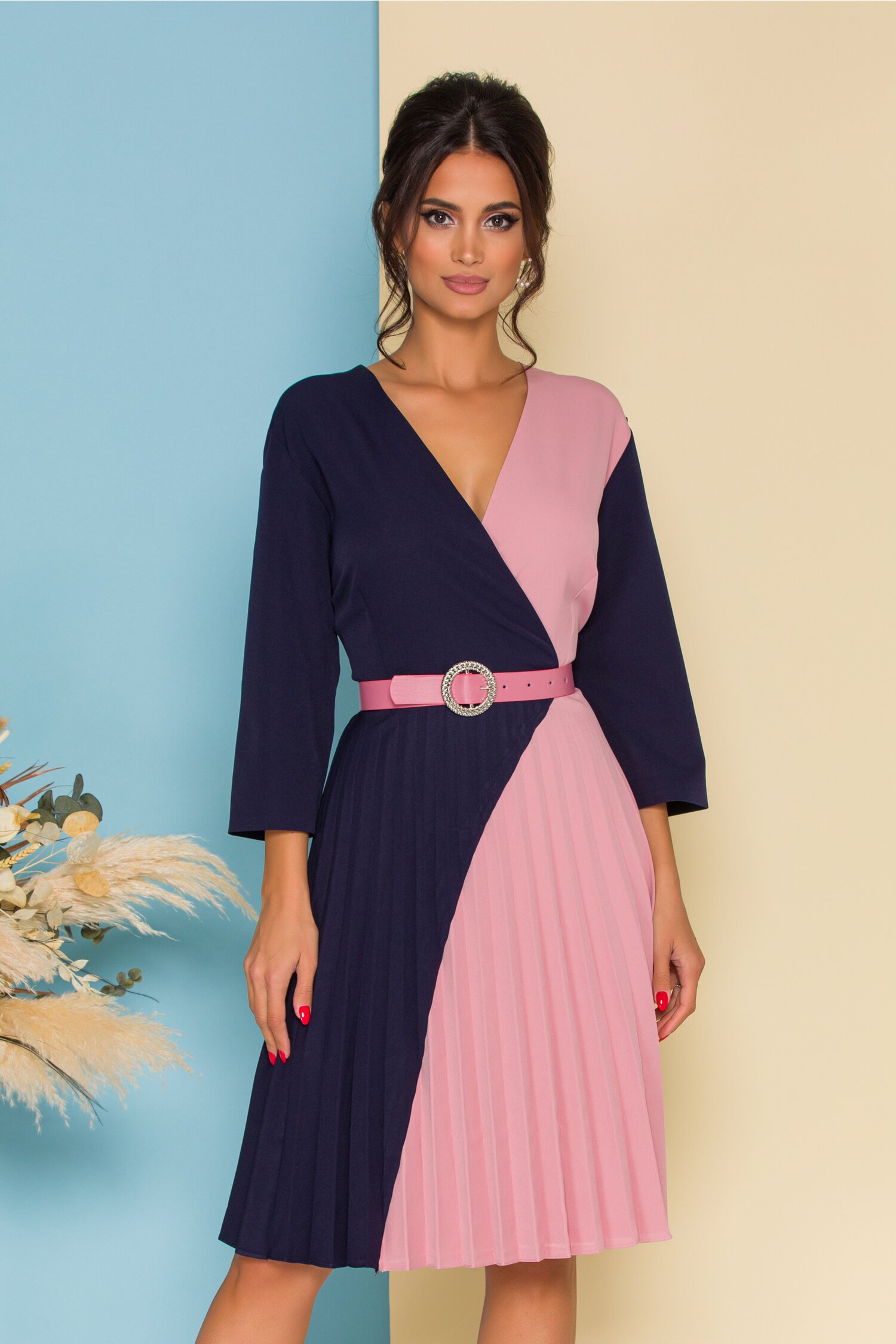 Rochie Larisa bleumarin si roz plisata