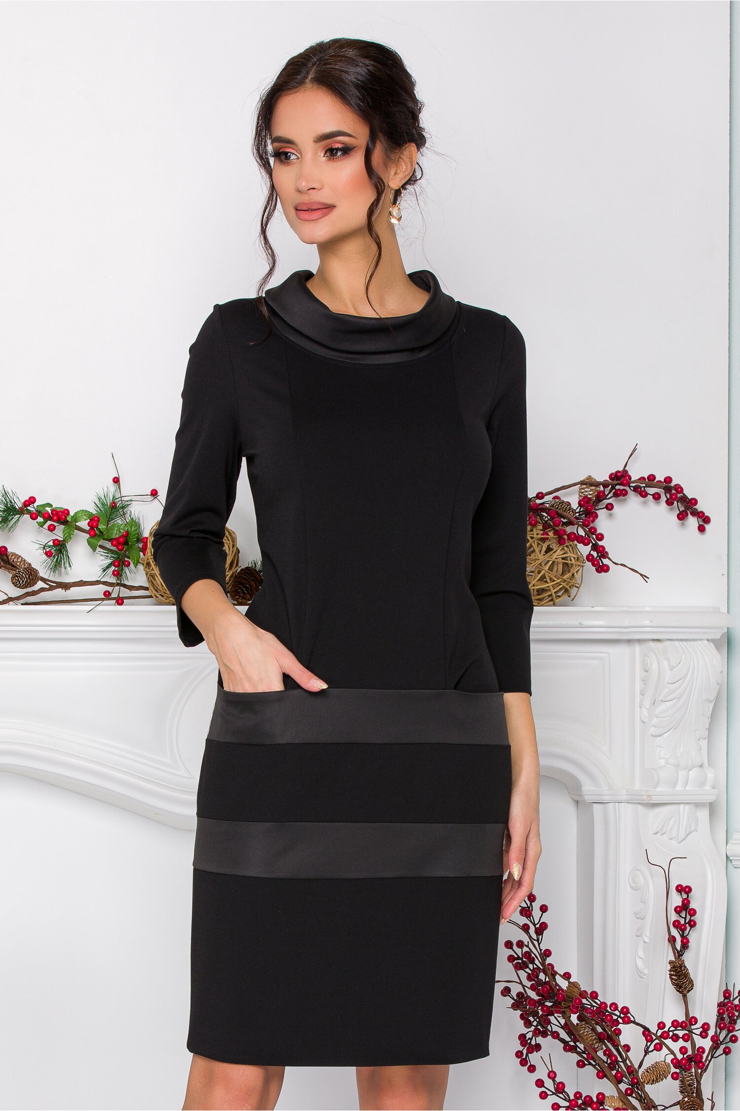 Rochie Mara neagra cu buzunare si guler lasat