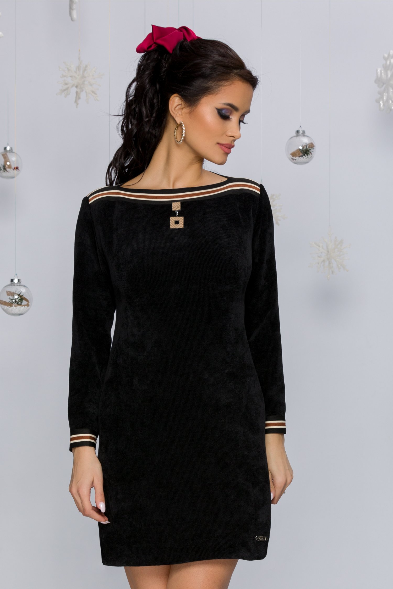 Rochie mari neagra reiata cu benzi elastice decorative