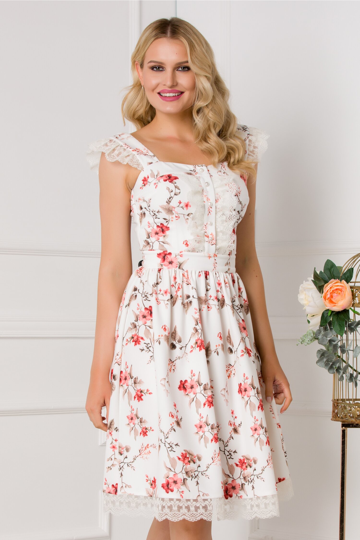 Rochie MBG alba cu imprimeu floral si broderie la umeri si baza