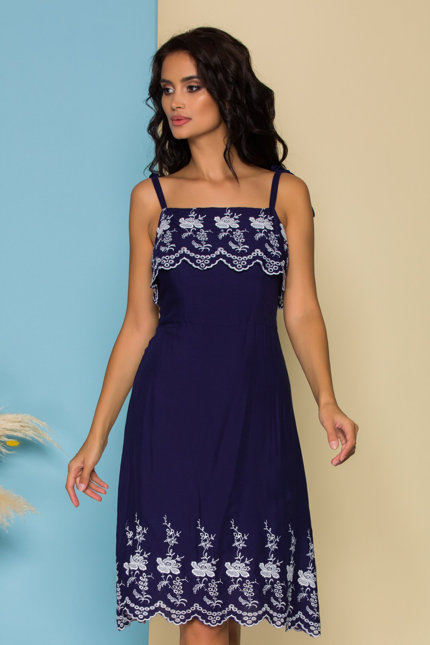 Rochie MBG bleumarin cu broderie si volan la bust