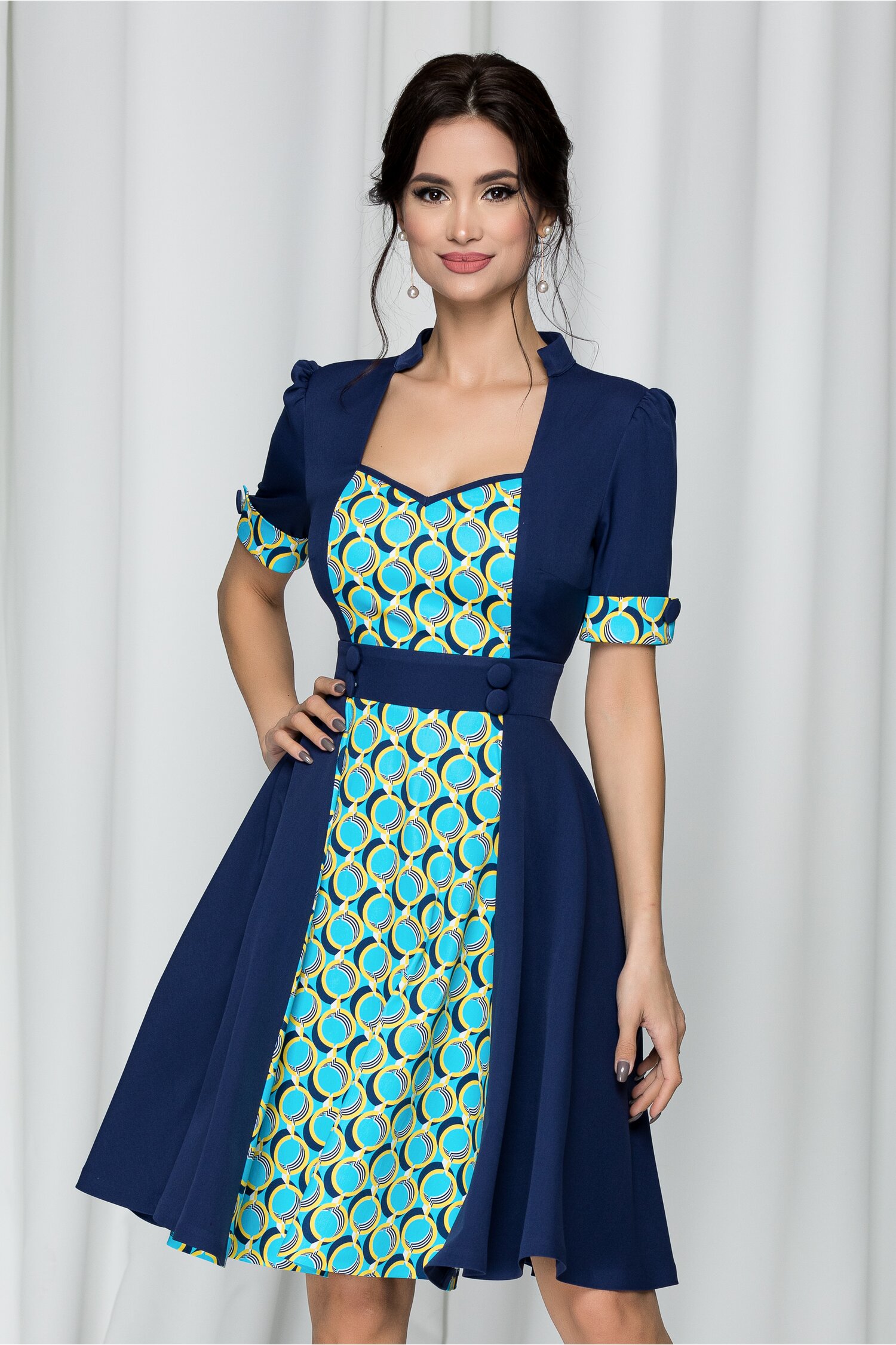 Rochie mbg bleumarin cu imprimeu si talie accesorizata cu nasturi decorativi