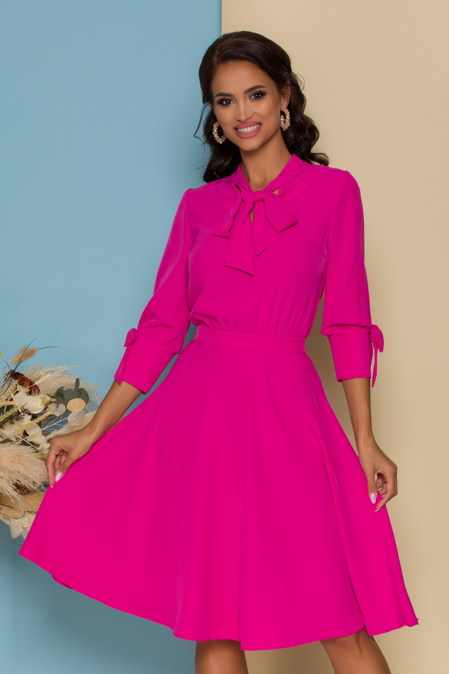 Rochie MBG fucsia clos cu guler tip esarfa