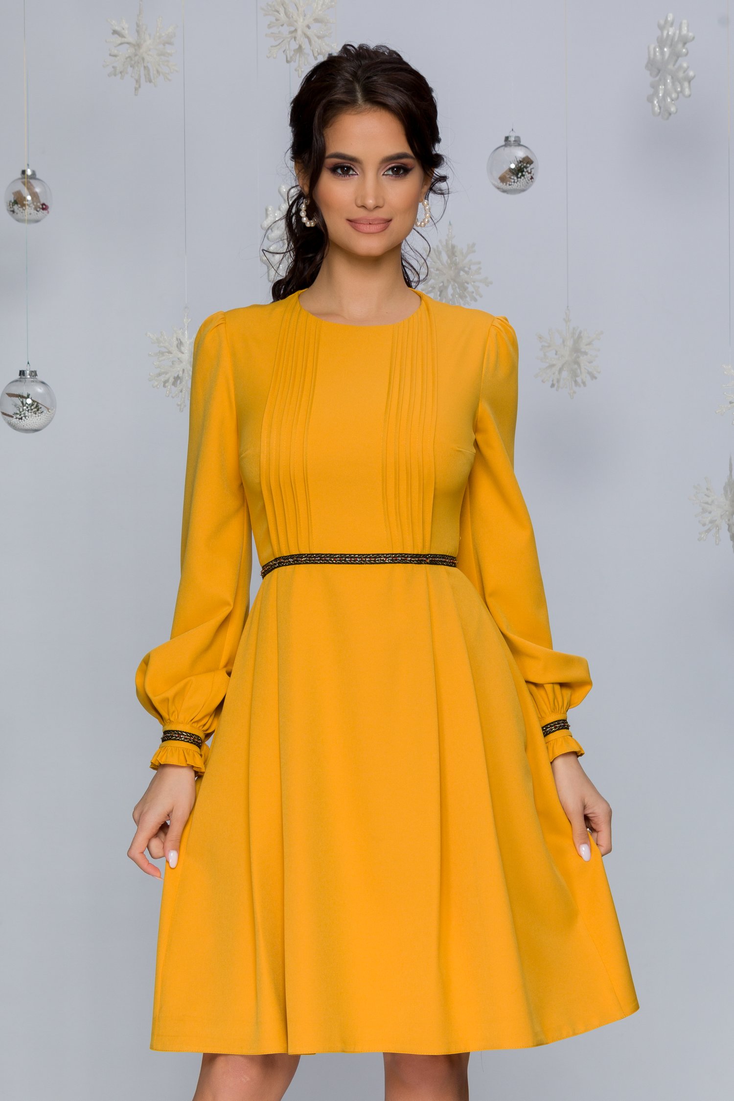Rochie MBG galbena cu banda decorativa in modele traditionale