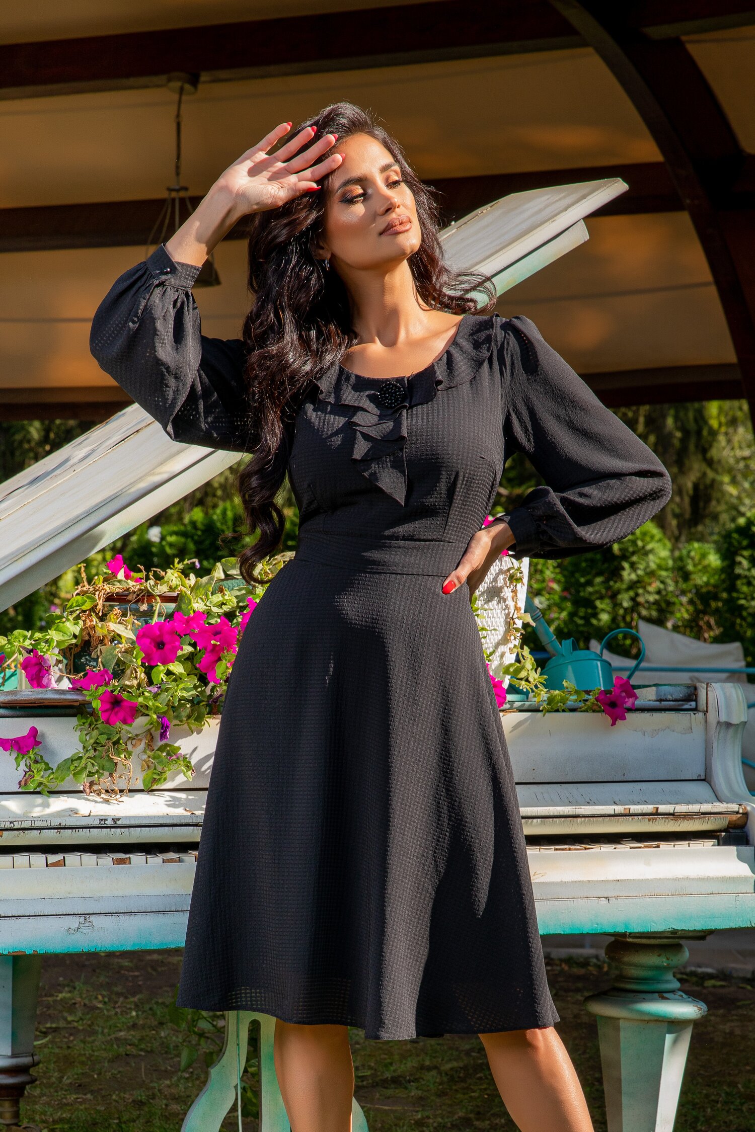 Rochie mela neagra cu volane la bust