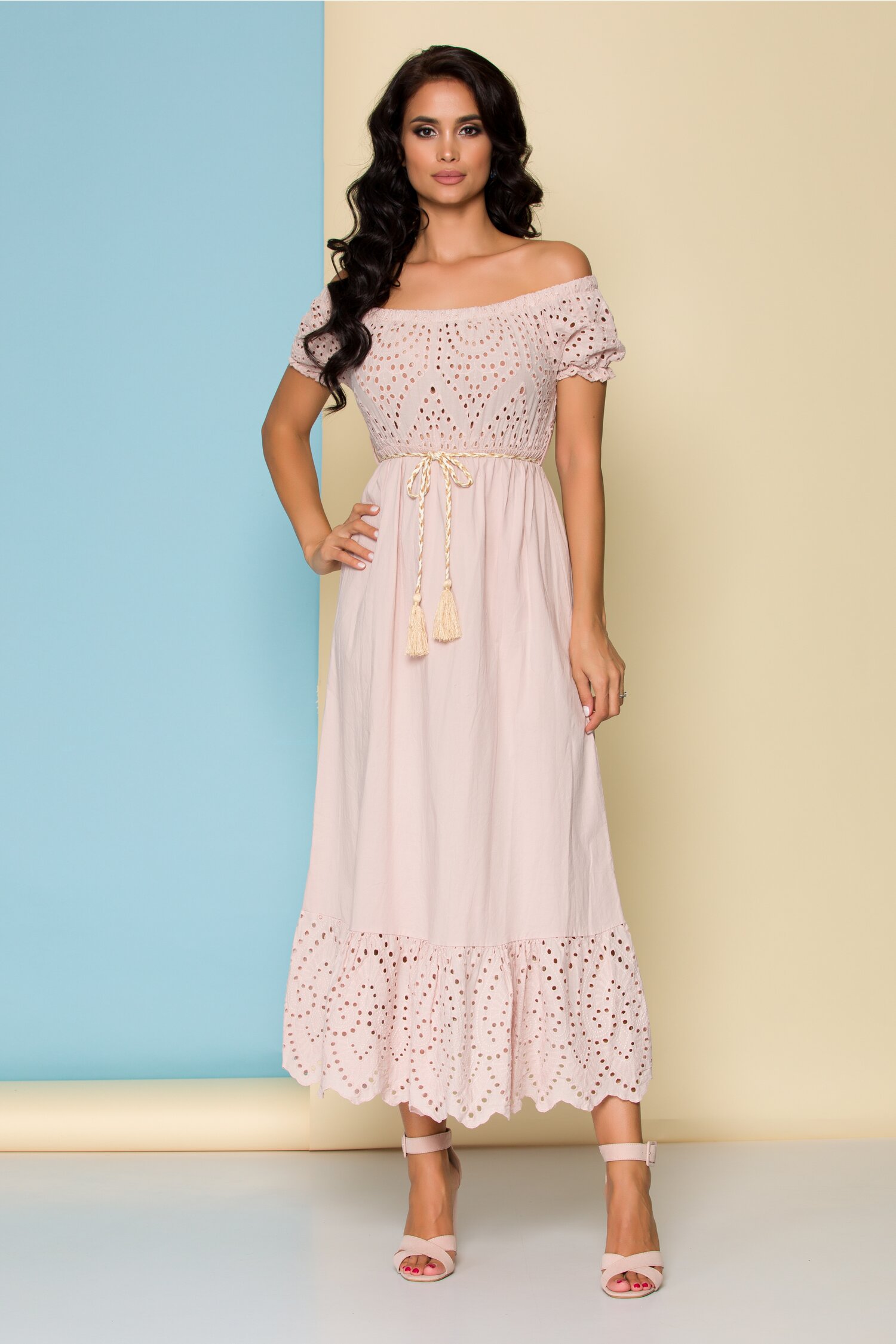 Rochie Miky roz prafuit cu design perforat
