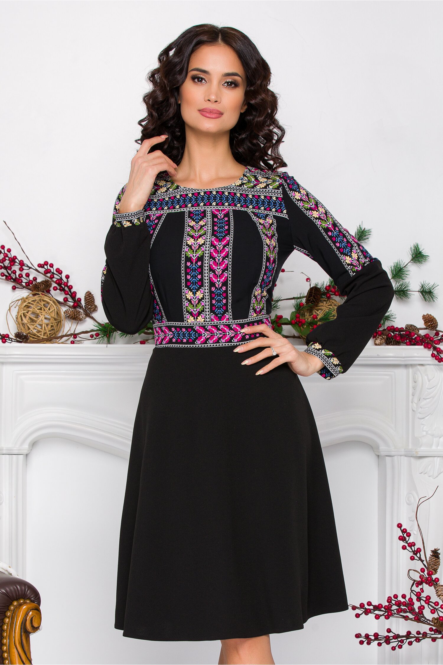 Rochie Moze neagra cu imprimeuri florale multicolore la bust si maneci