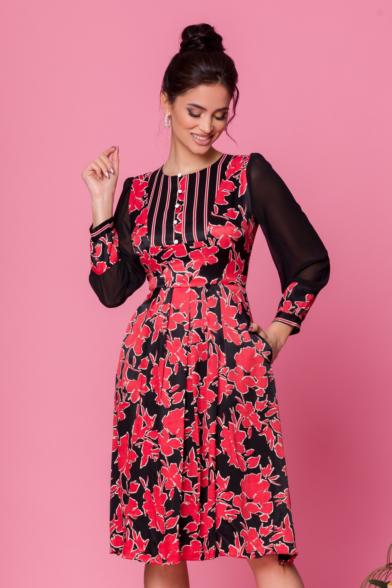 Rochie moze neagra cu imprimeuri florale rosii