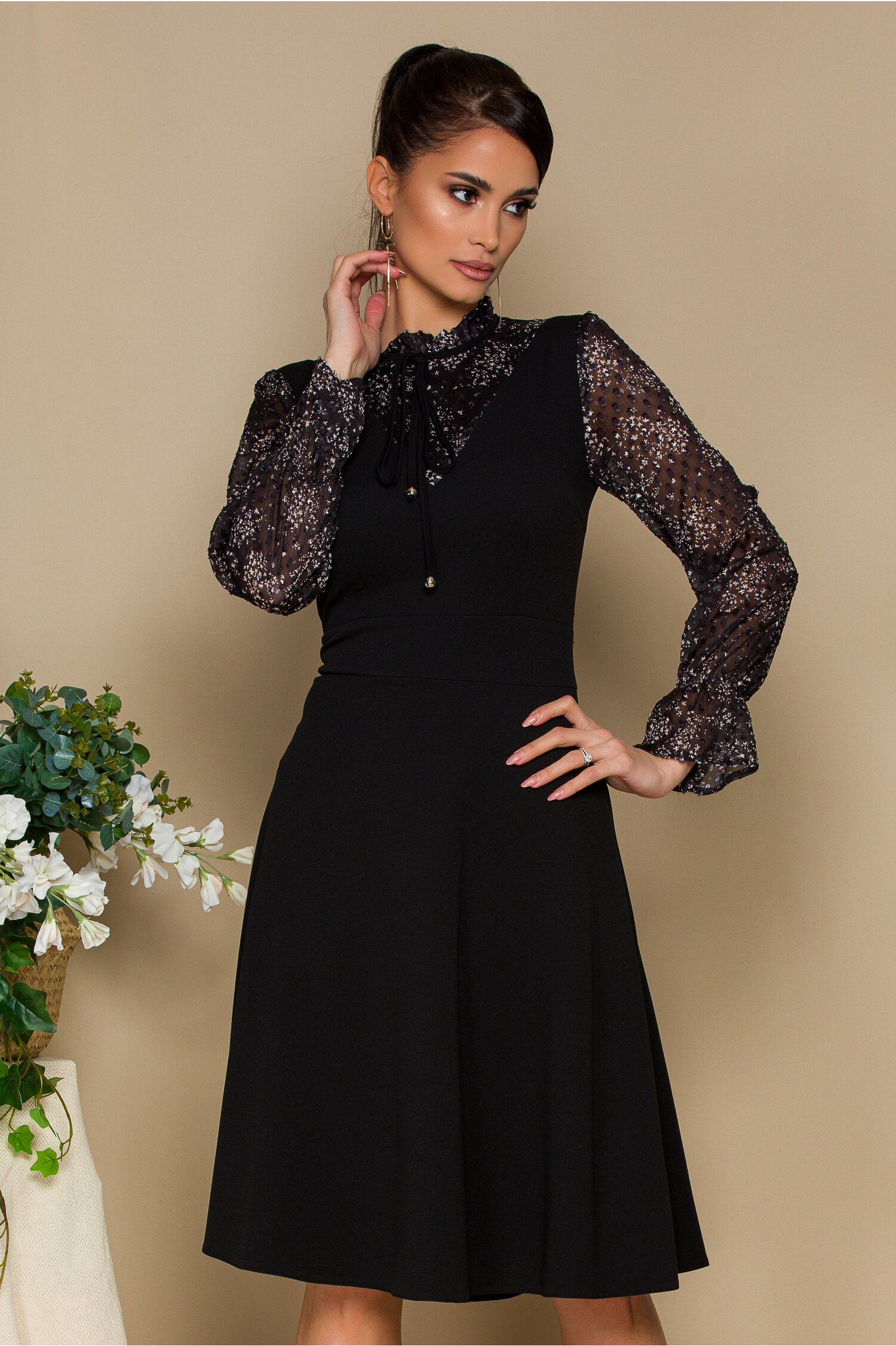 Rochie Moze neagra cu maneci lungi din voal si imprimeu floral