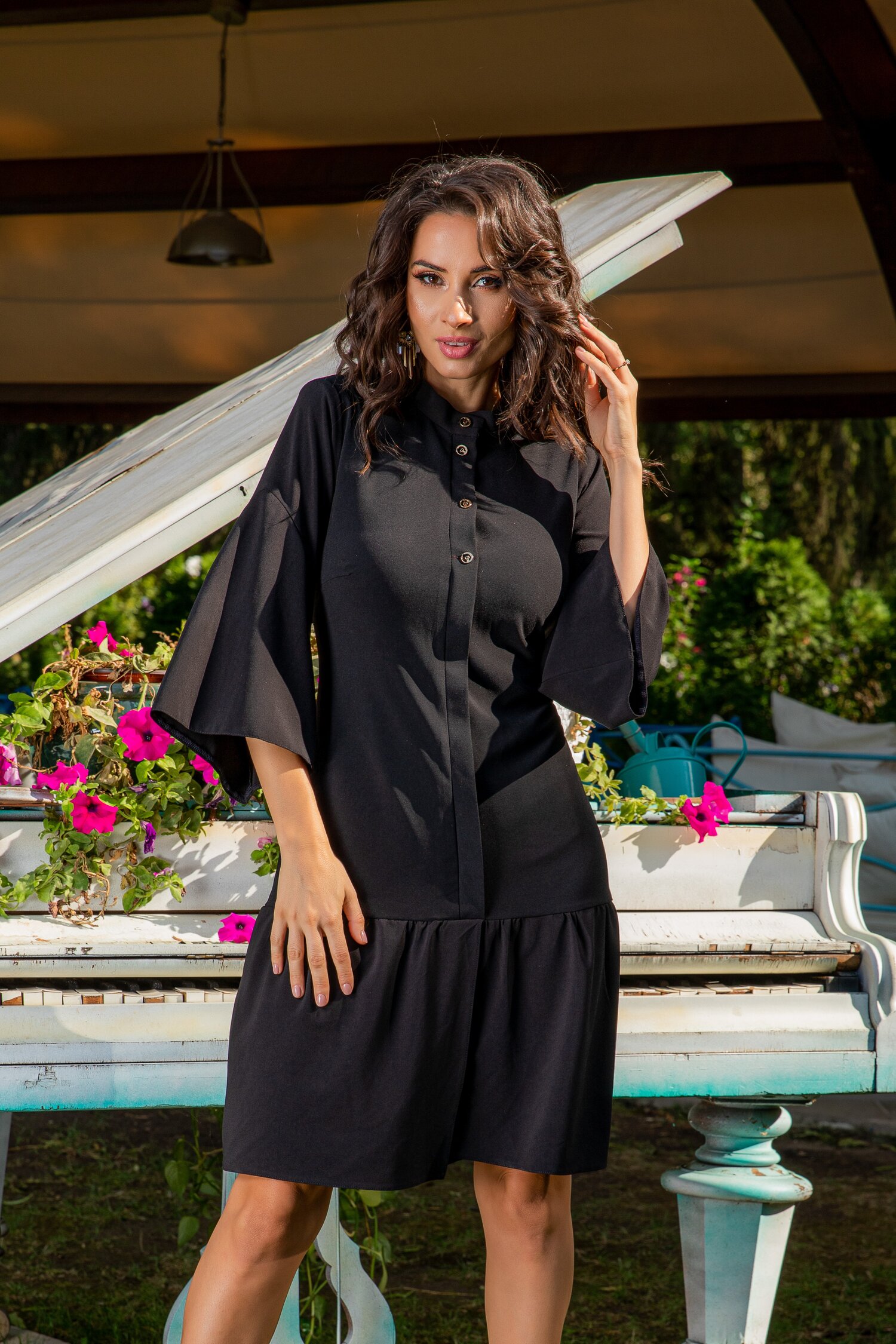 Rochie Moze neagra cu volan la baza
