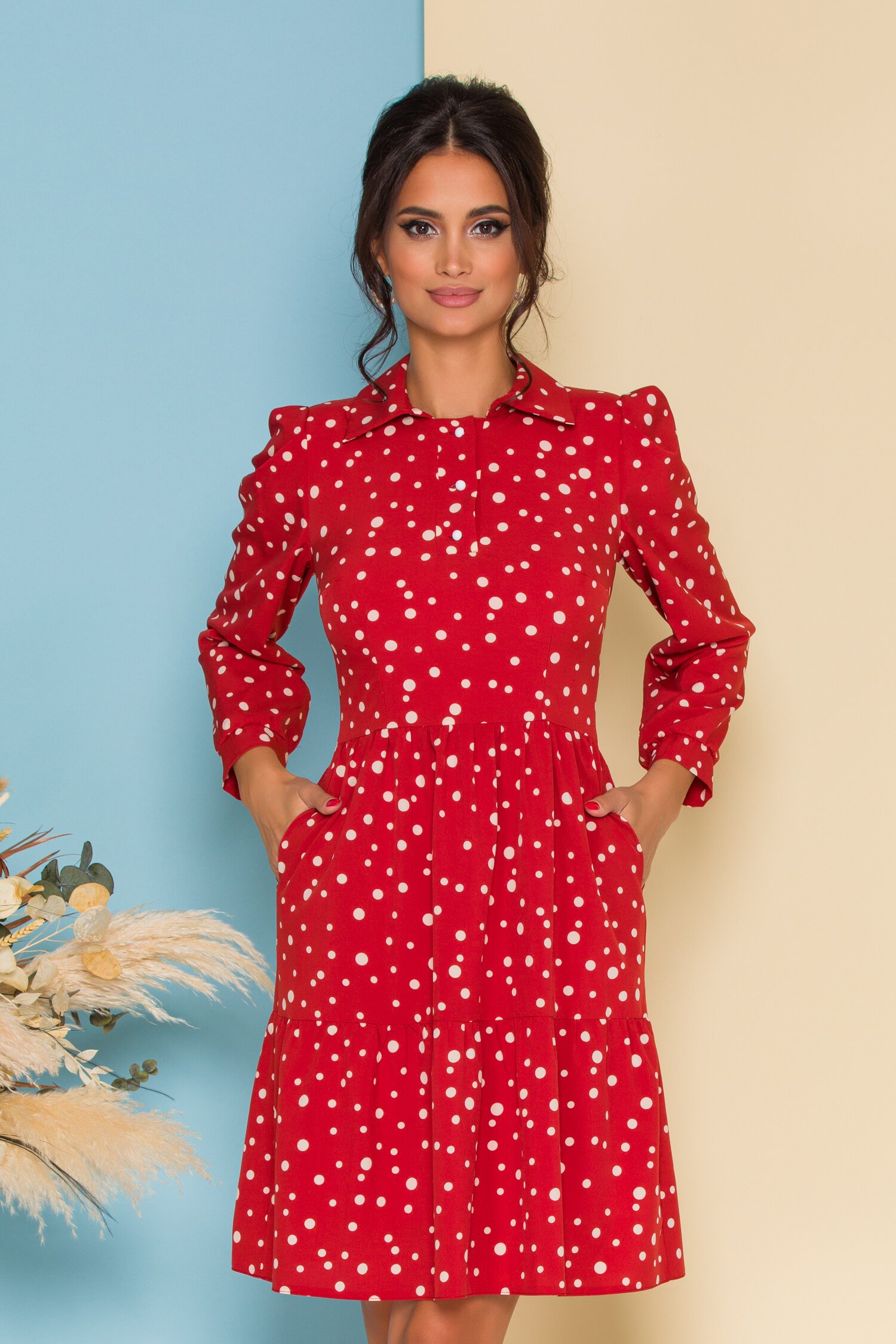 Rochie Moze rosu stacojiu cu buline ecru si buzunare funtionale