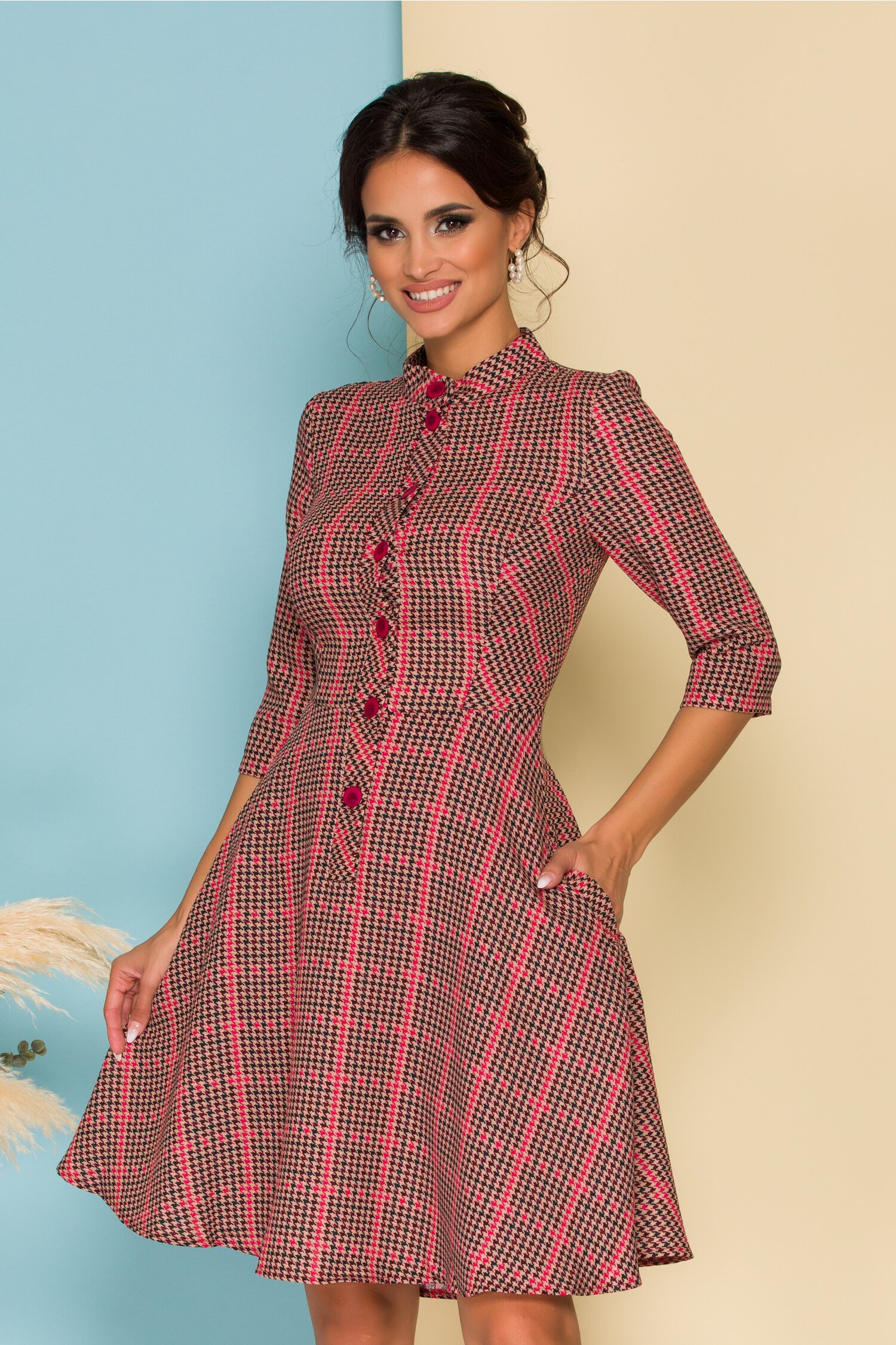 Rochie Naty maro cu imprimeu picior de cocos in nuante de caramiziu