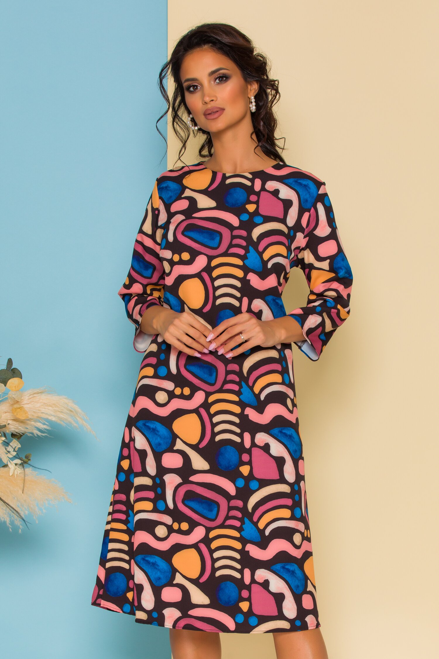 Rochie Pamy neagra cu imprimeuri in nuante de roz