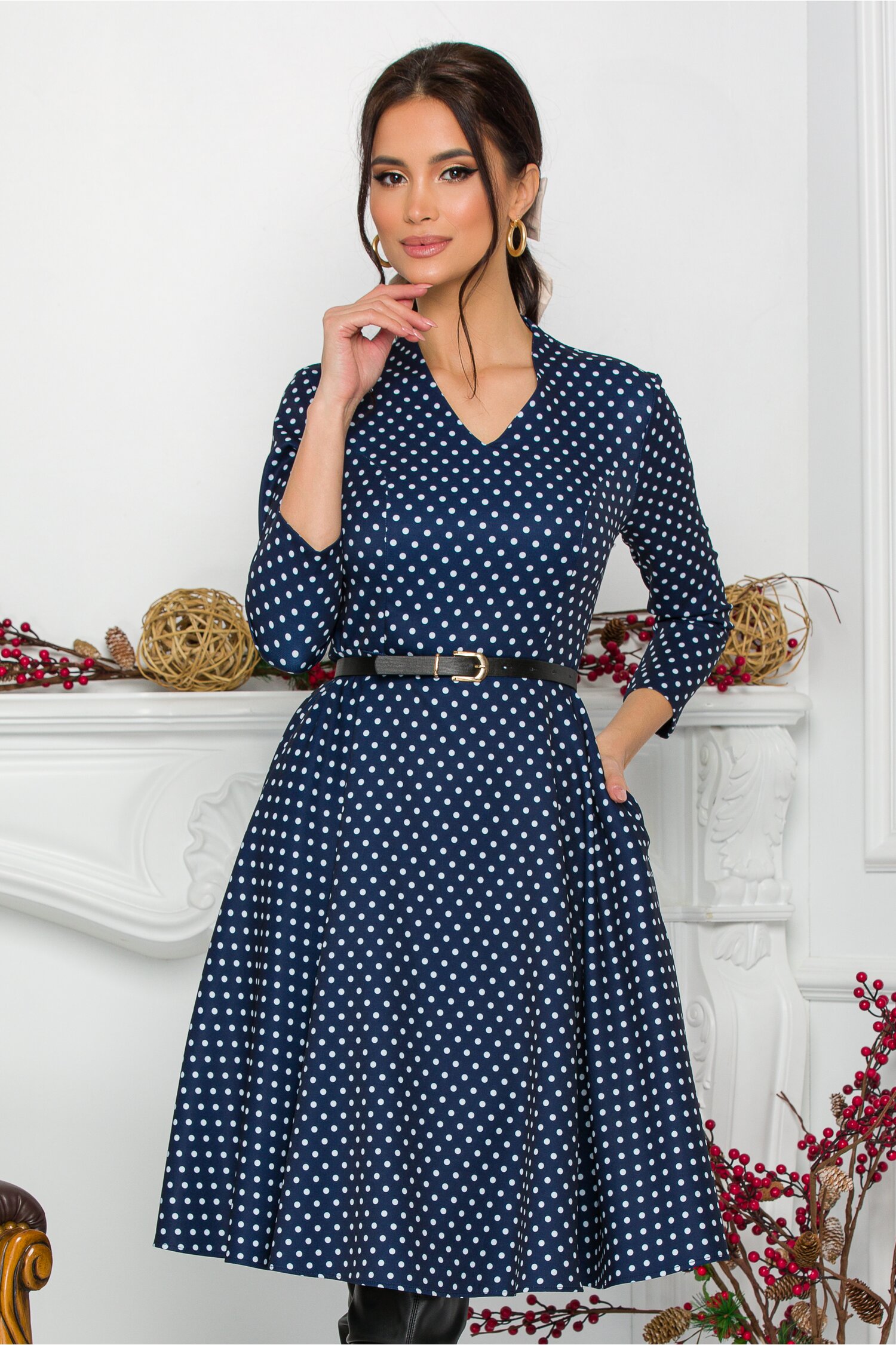 Rochie Patty bleumarin cu buline si decolteu in V