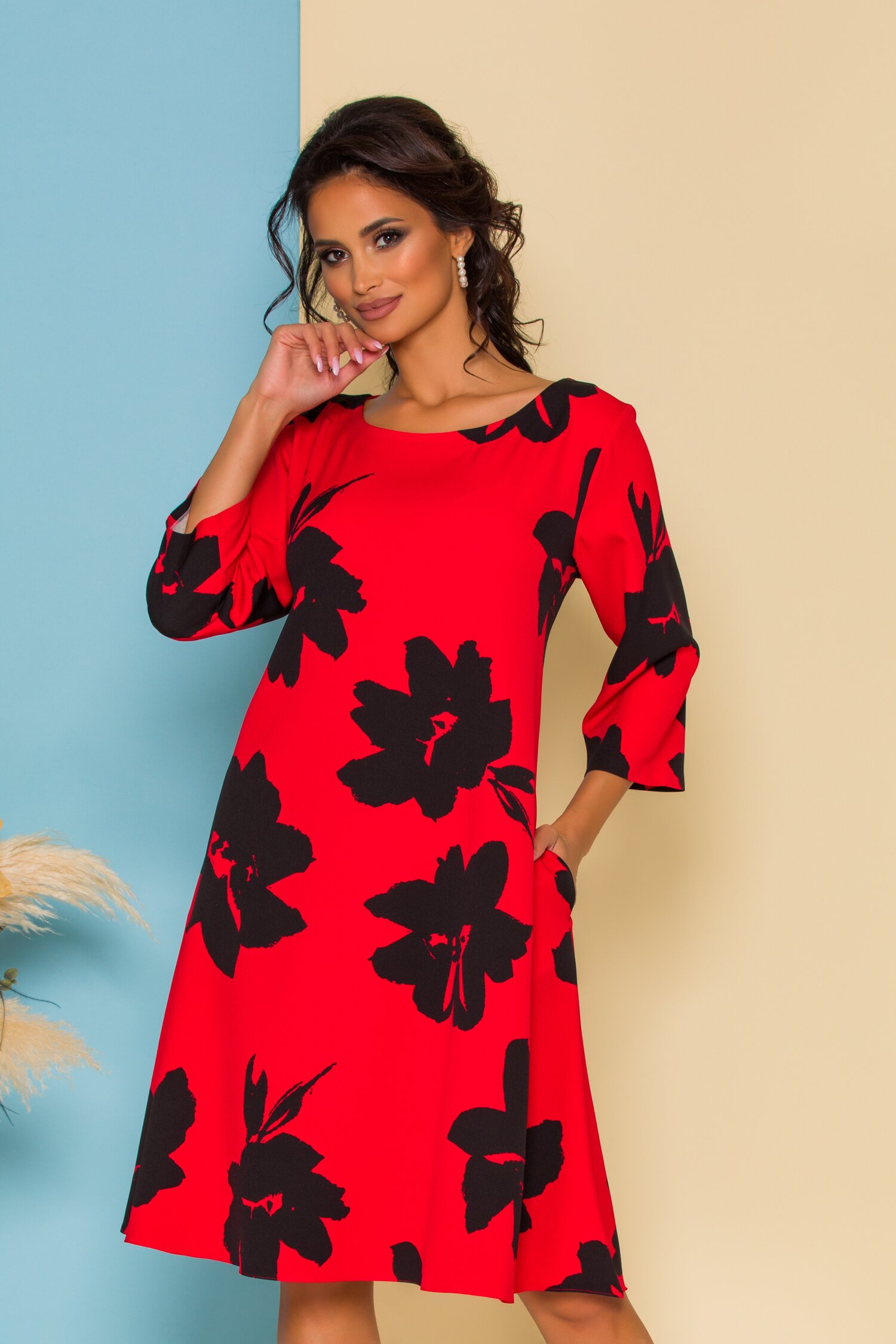 Rochie Petra rosie cu imprimeu floral negru