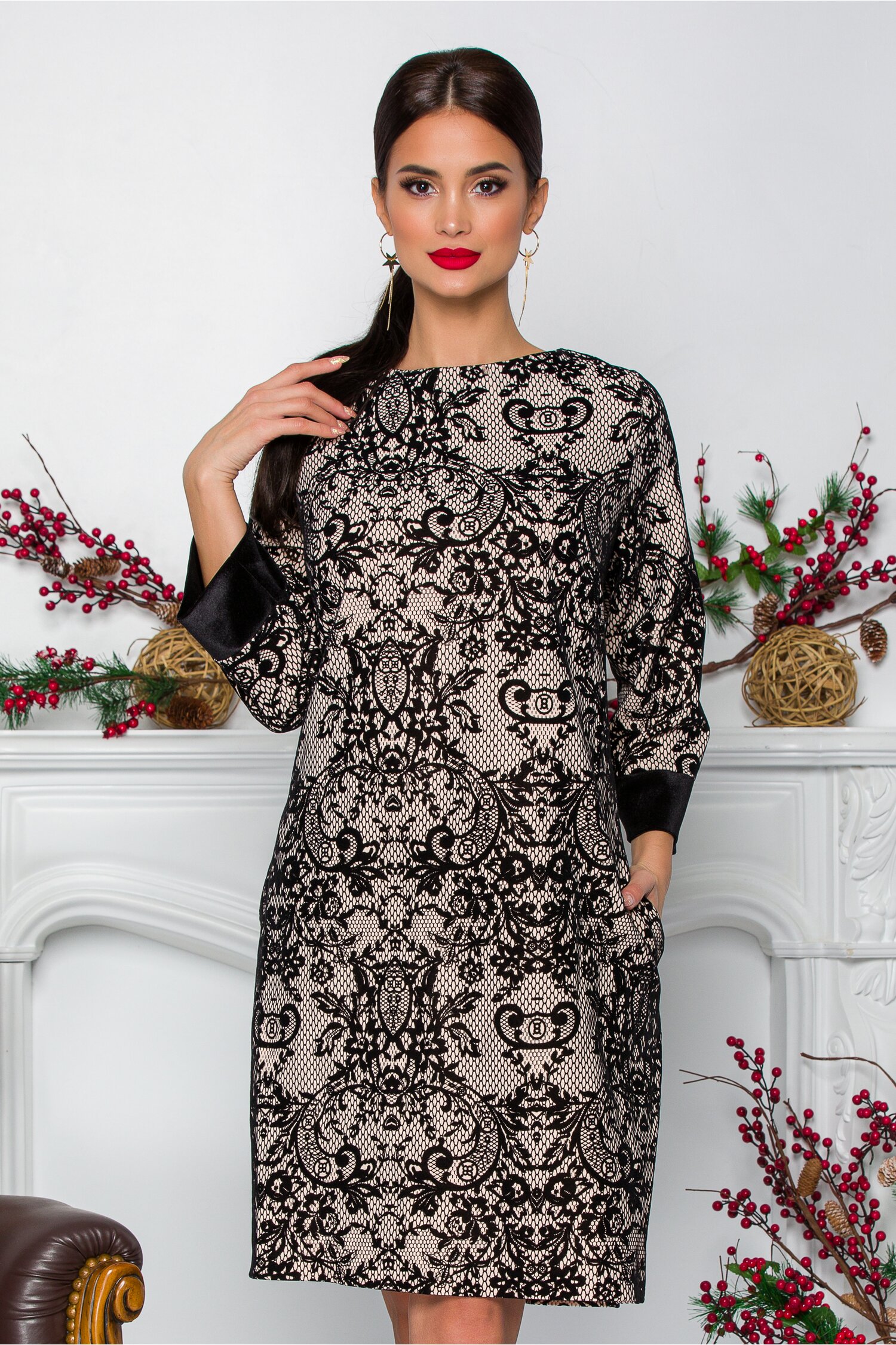 Rochie Rahela bej cu aplicatii florale negre din catifea