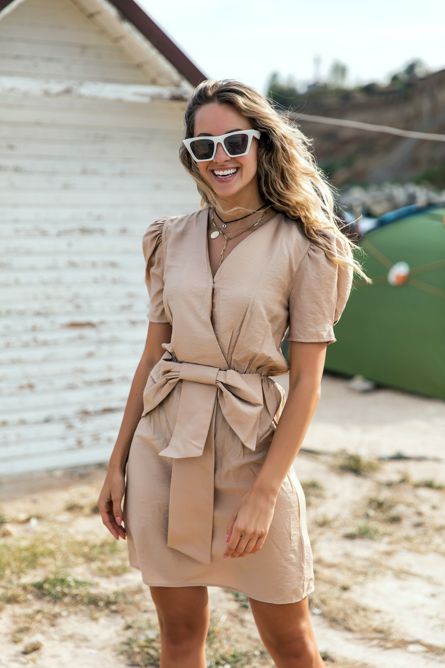 Rochie Riccky bej cu fundita in talie
