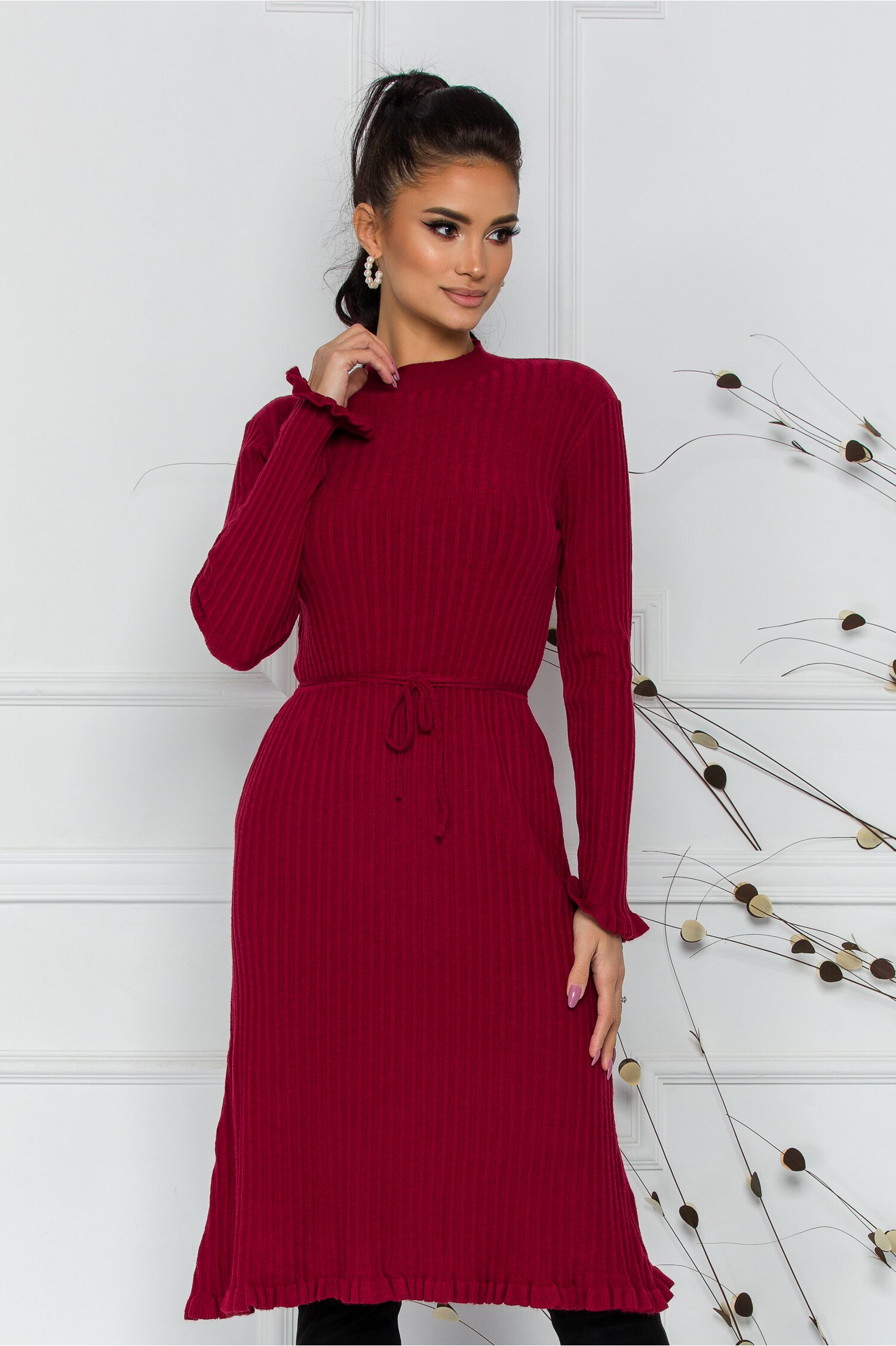 Rochie Rina bordo din tricot reiat cu snur reglabil in talie