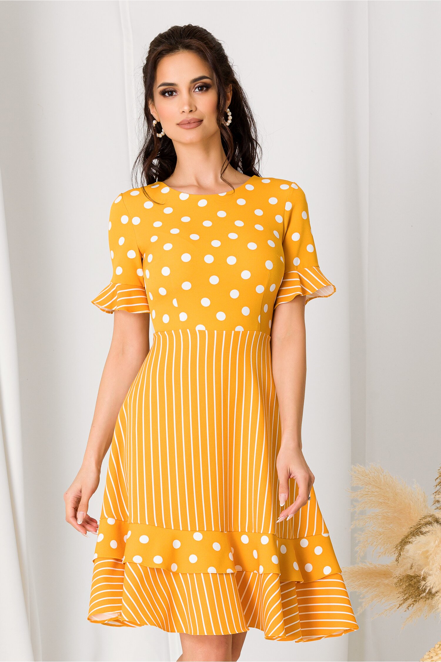 Rochie sara galben mustar cu dungi si buline