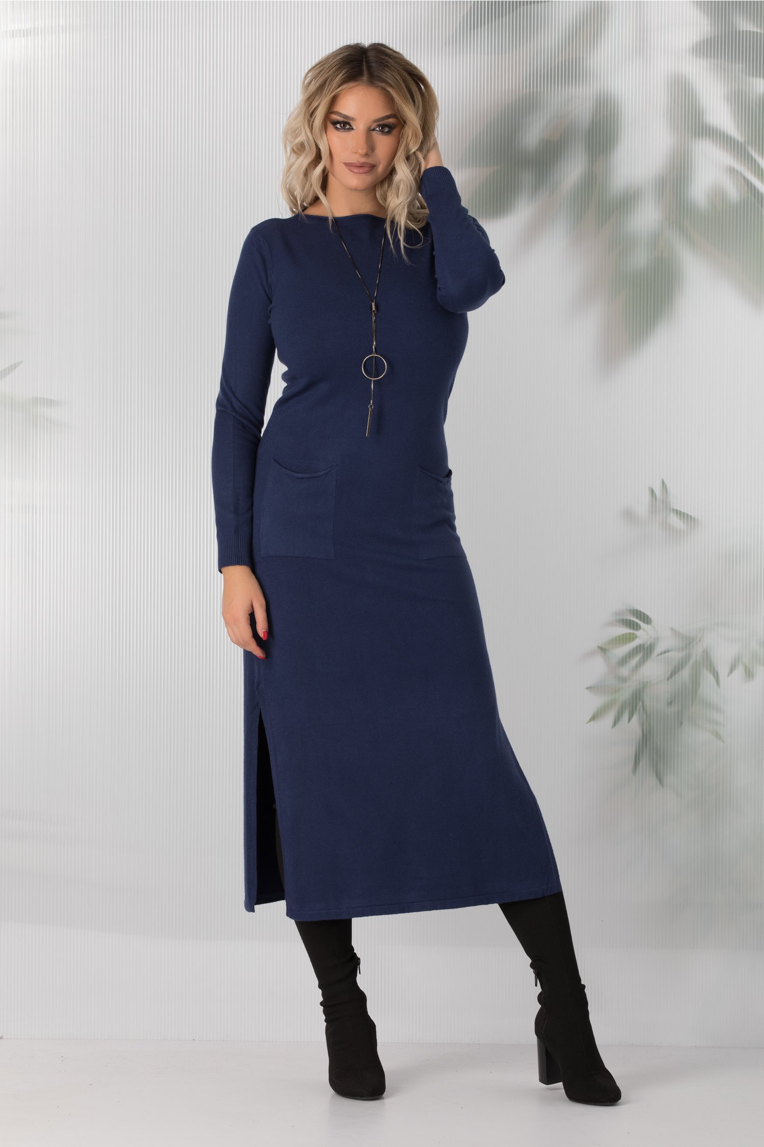 Rochie Sara tricotata bleumarin cu buzunare si crepeuri in laterale