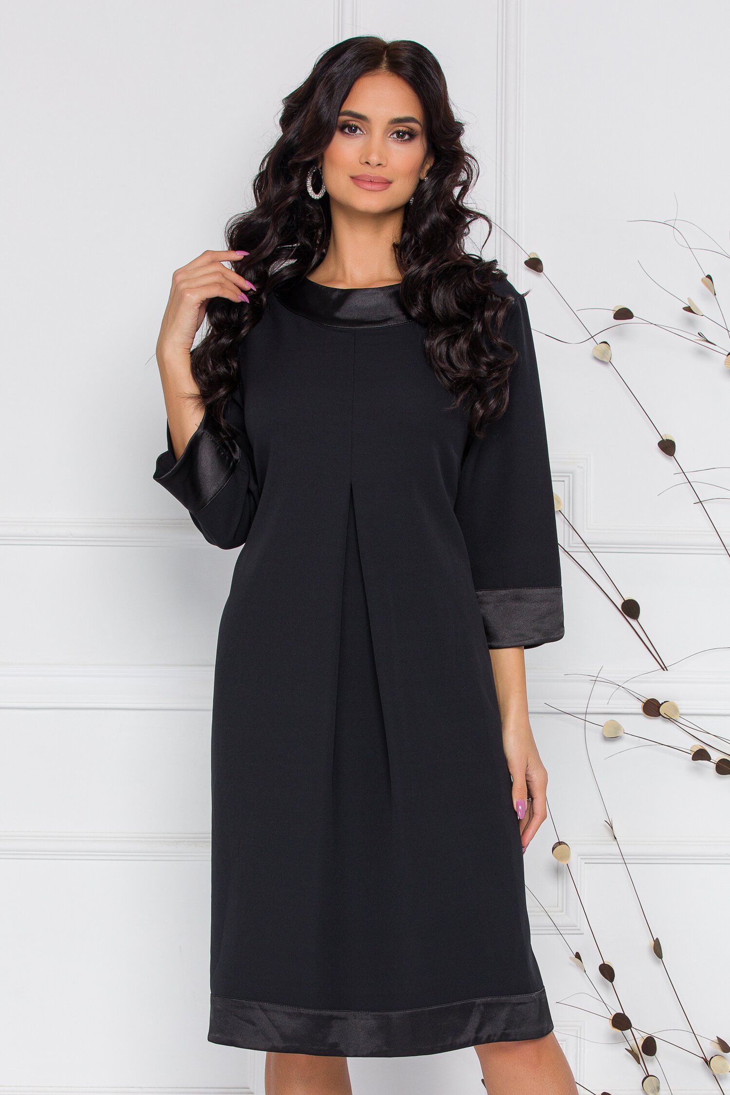 Rochie Simi neagra cu pliu la bust si detalii din satin