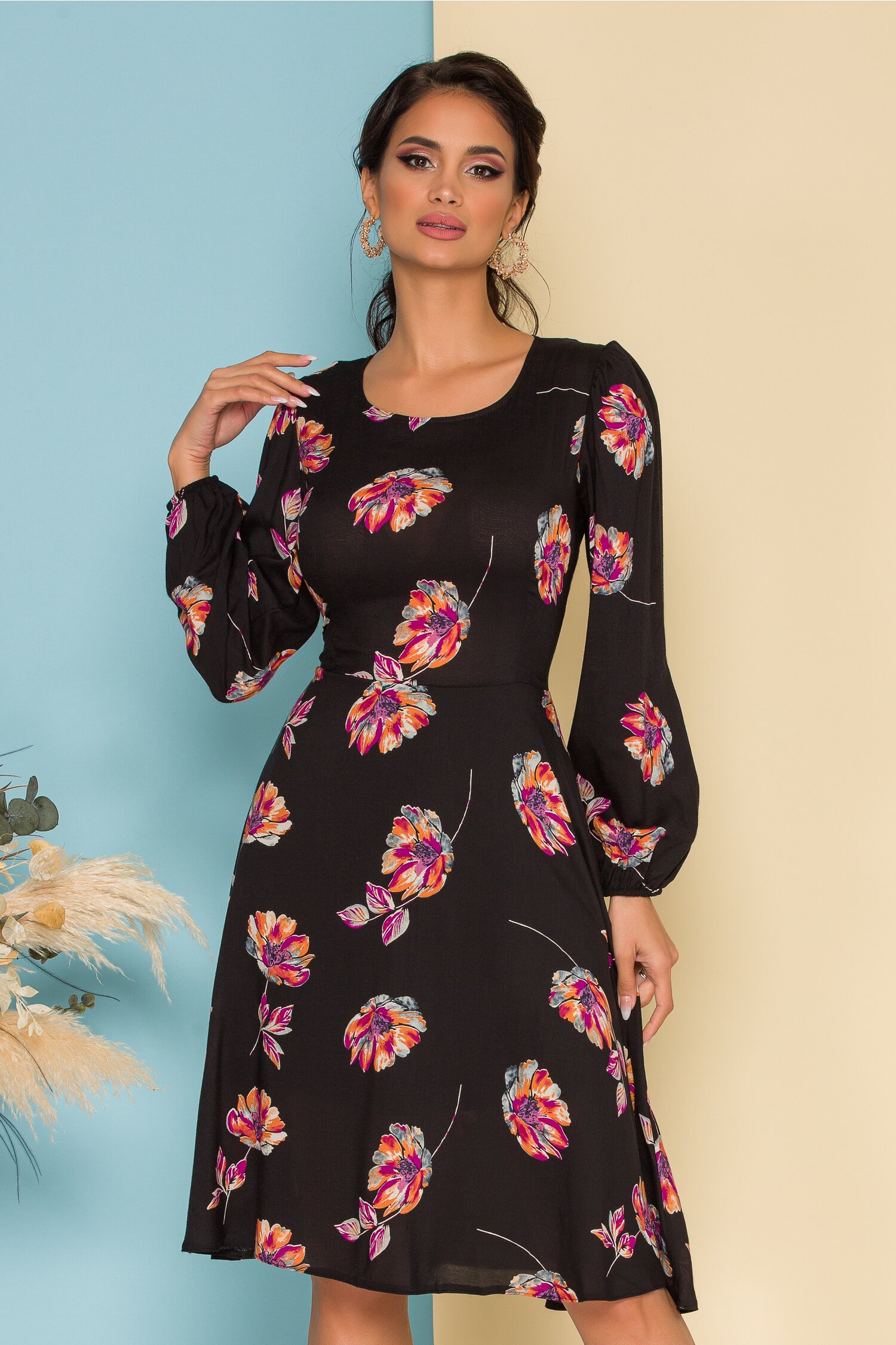 Rochie Sorana neagra cu imprimeuri florale