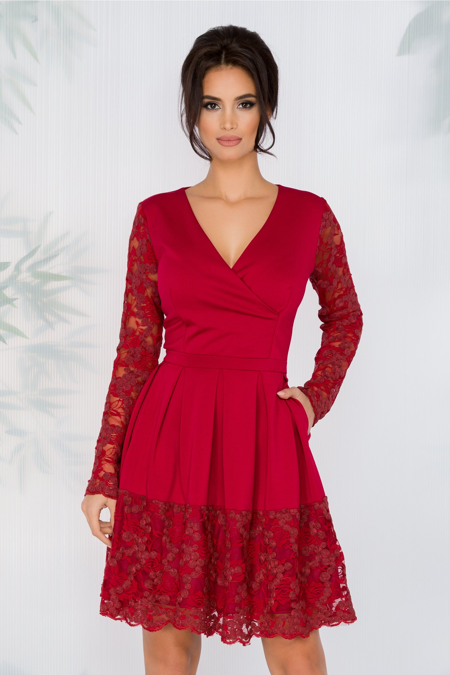 Rochie vanessa bordo clos cu maneci din dantela