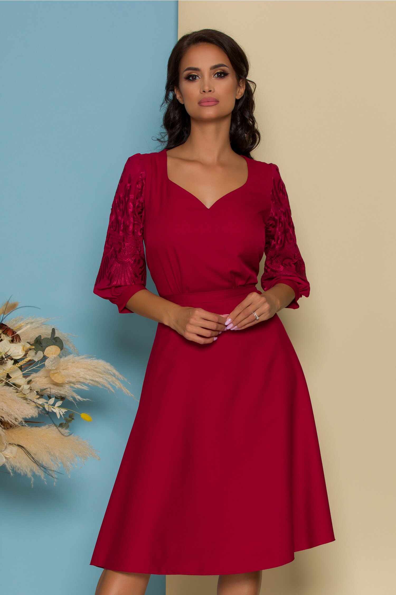 Rochie Vania bordo cu broderie pe maneci