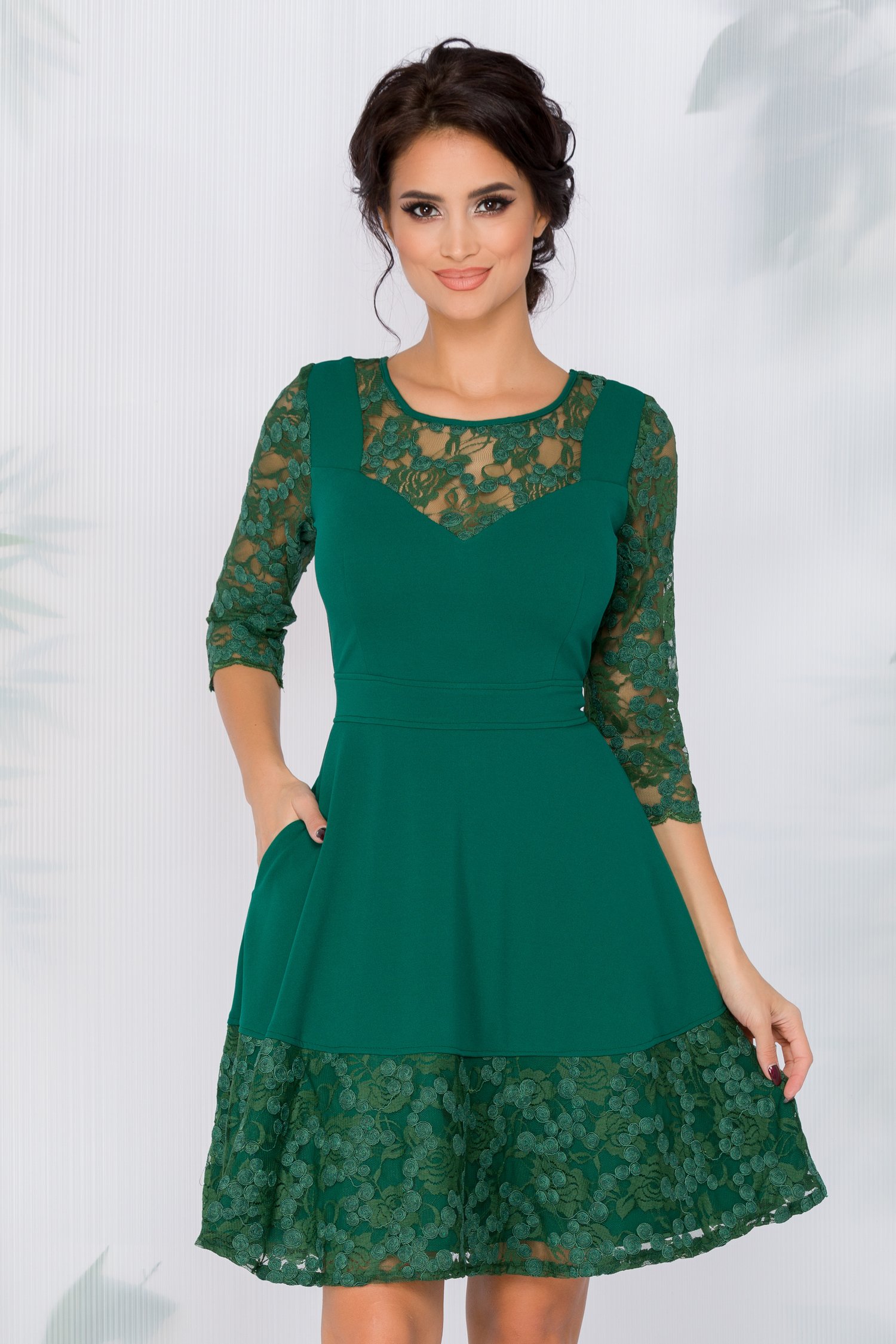 Rochie vera verde clos cu tull brodat