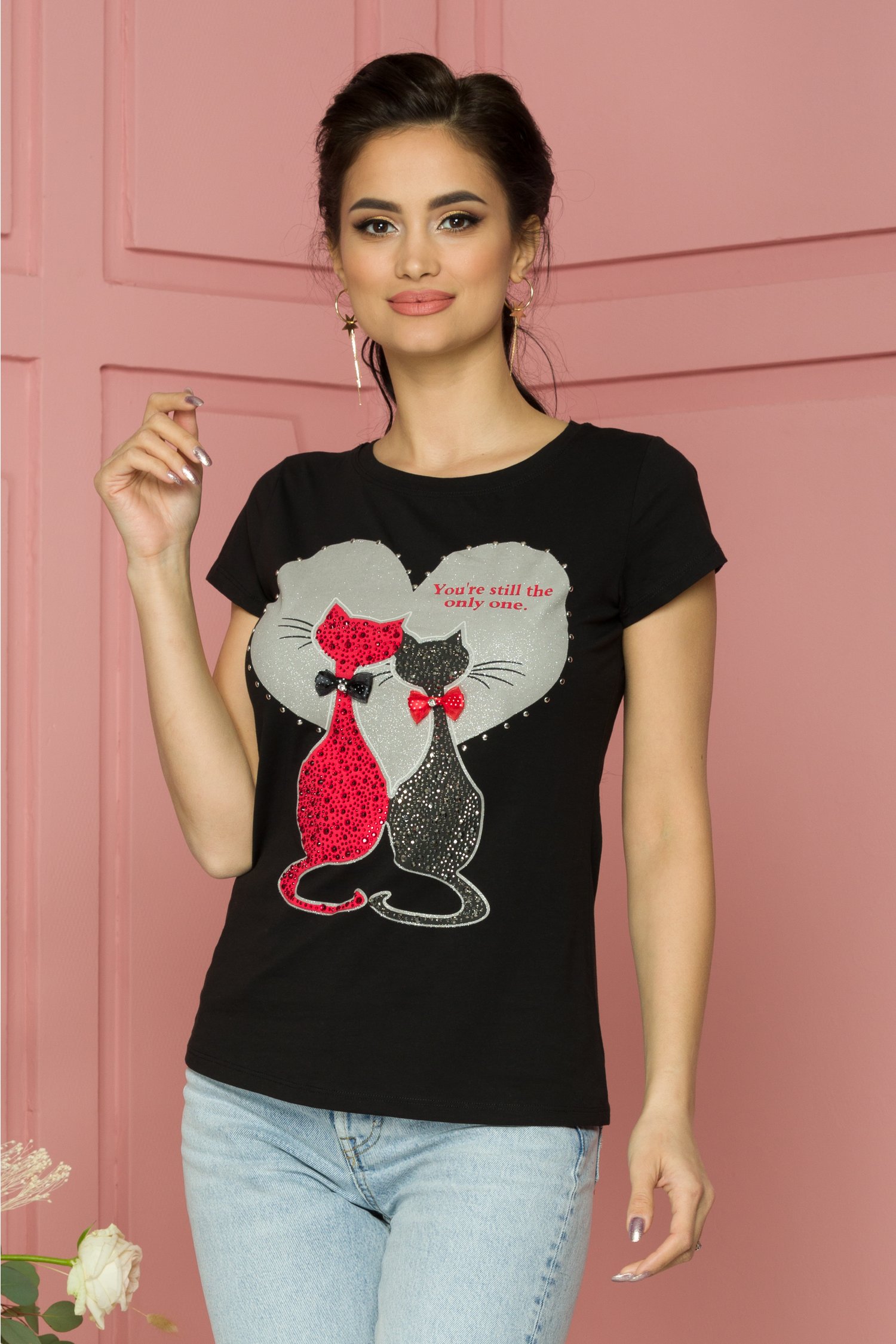 Tricou negru cu pisici in strasuri
