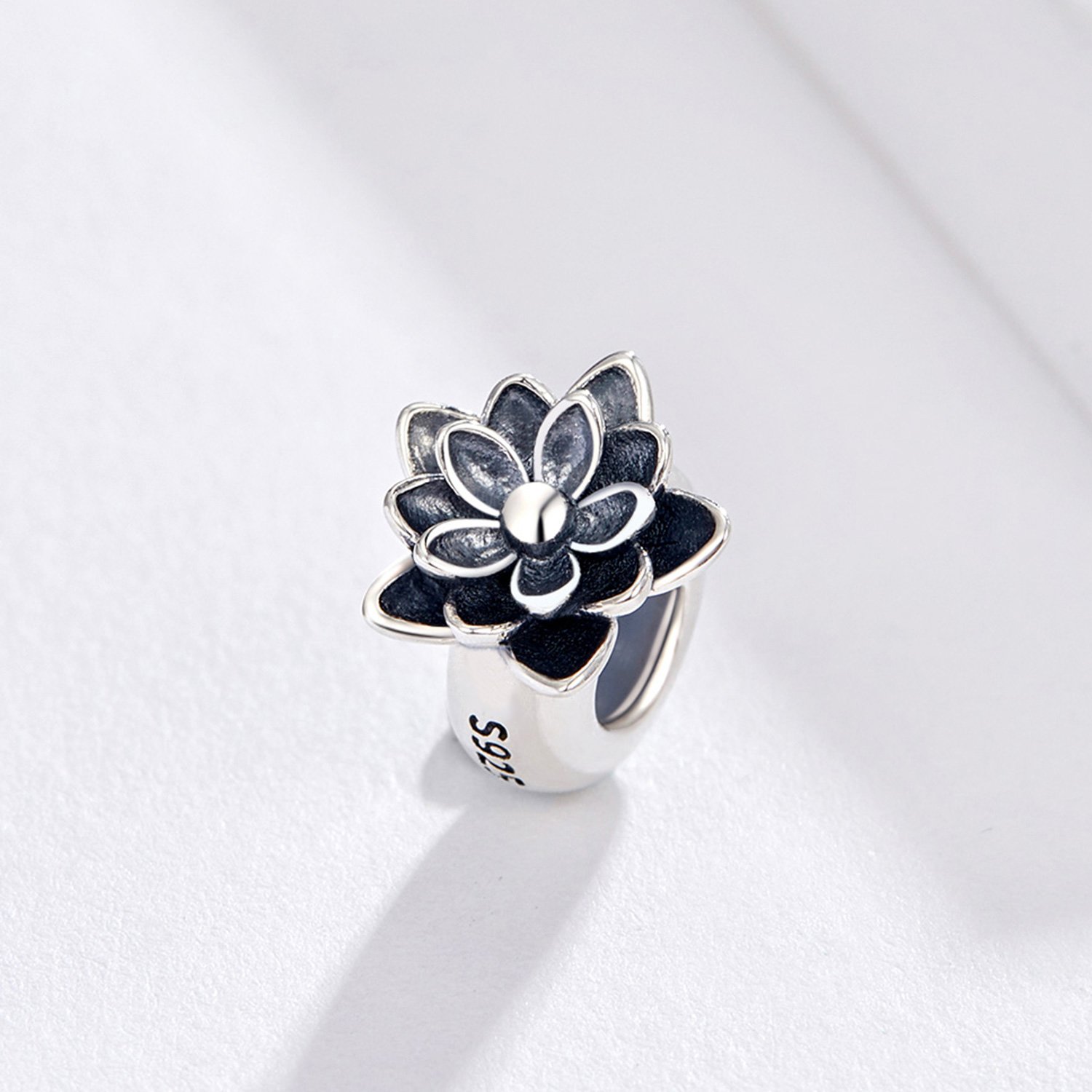 Talisman din argint black lotus