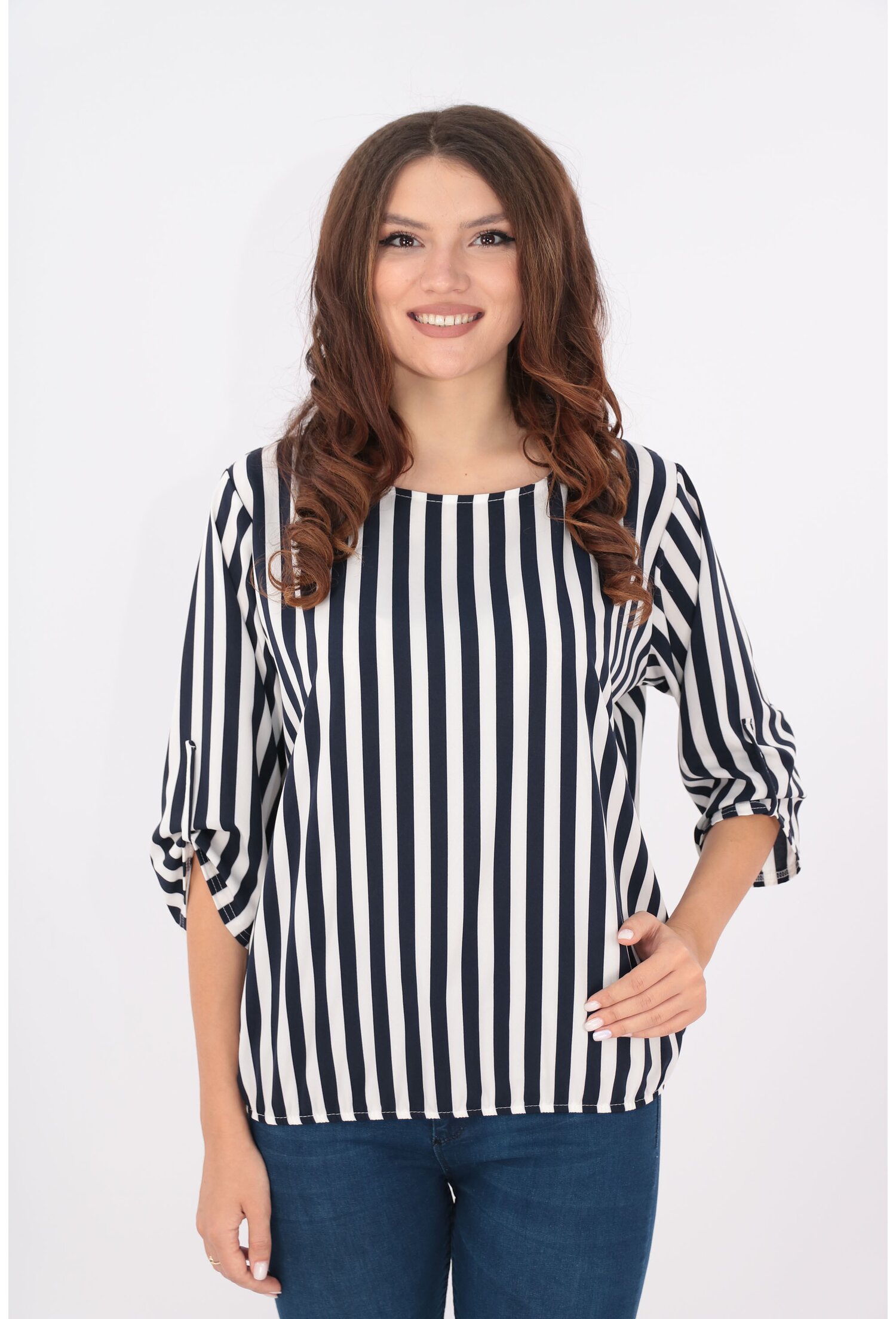 Bluza alba cu dungi bleumarin