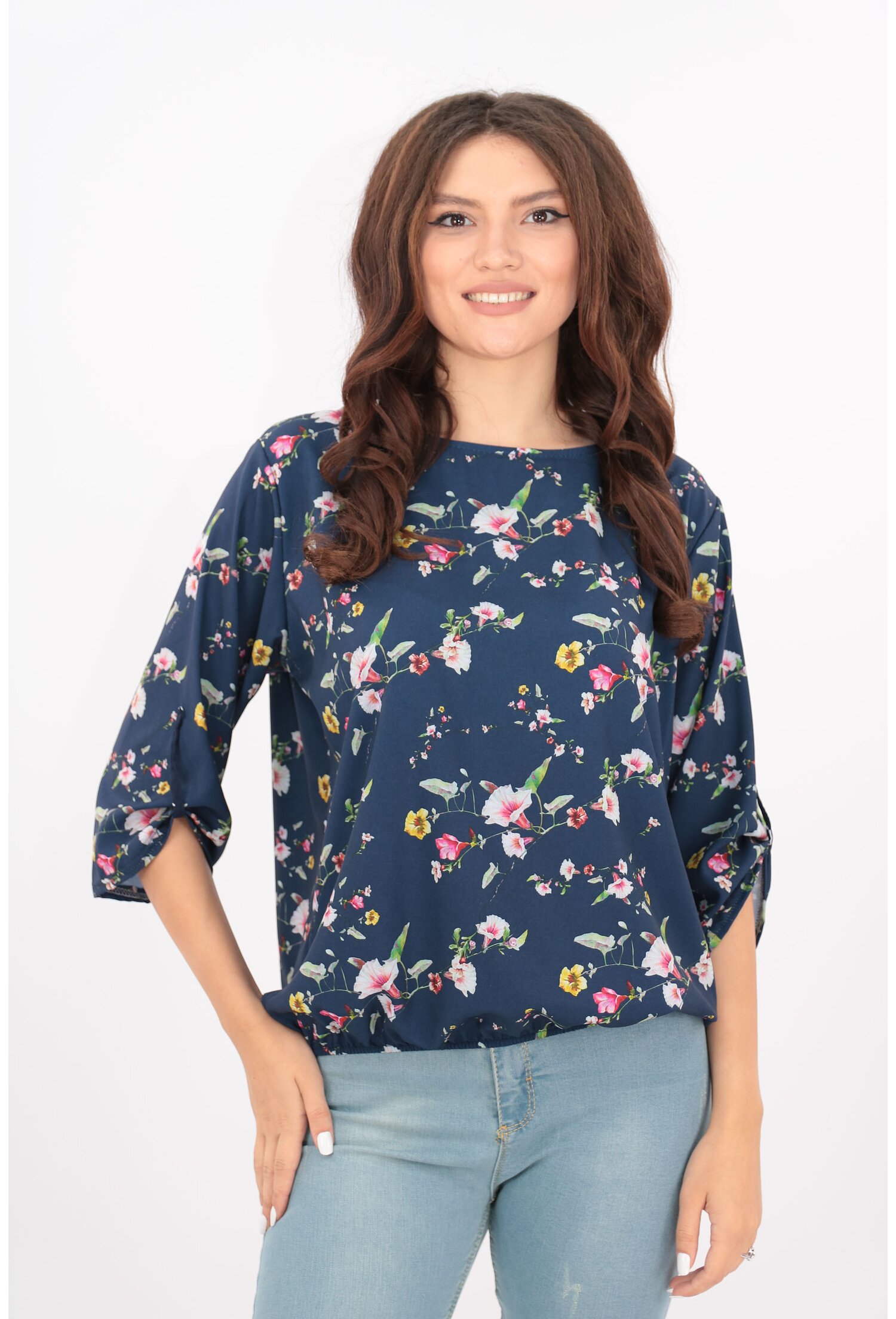 Bluza bleumarin cu flori albe-ciclamen