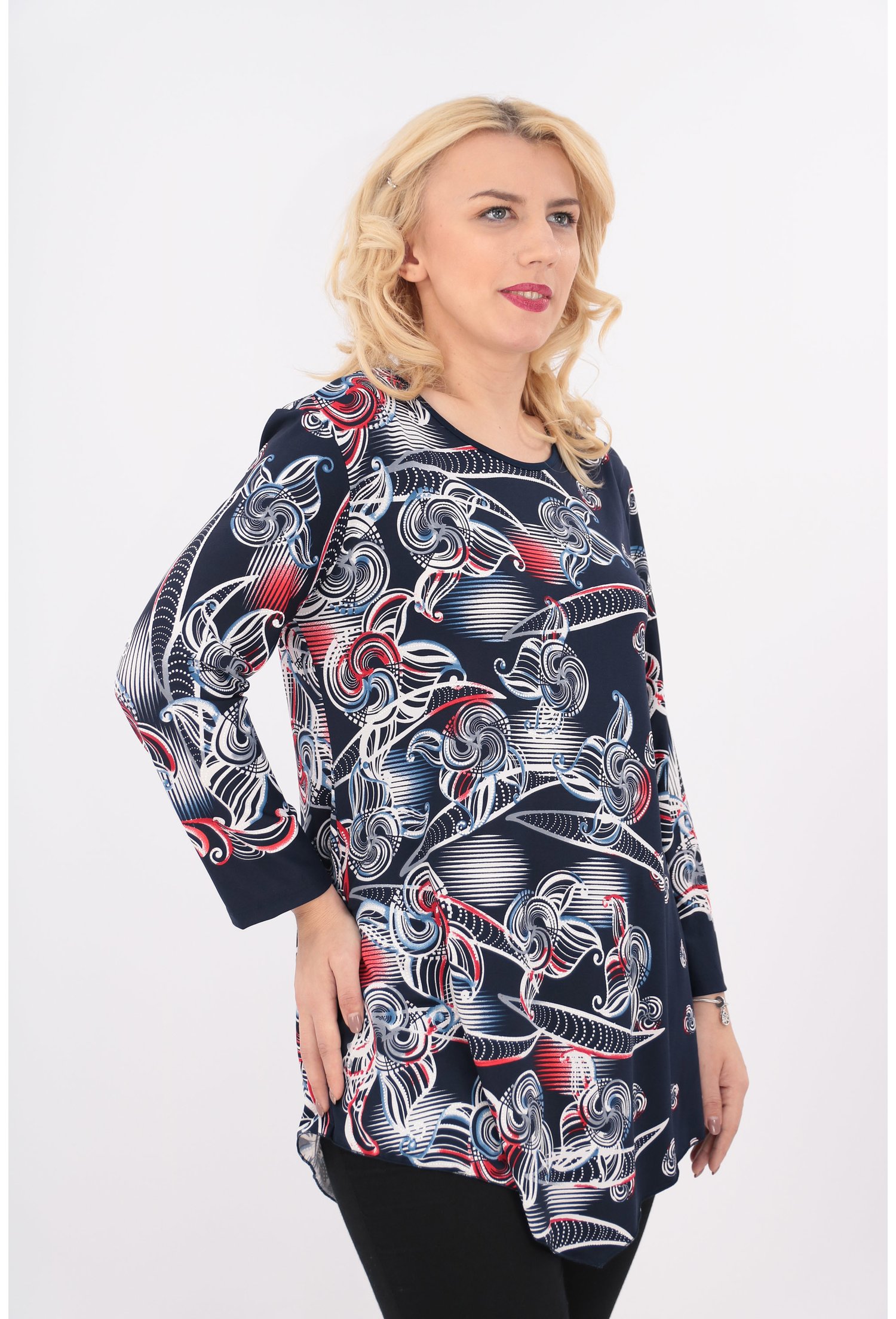Bluza bleumarin cu print floral rosu